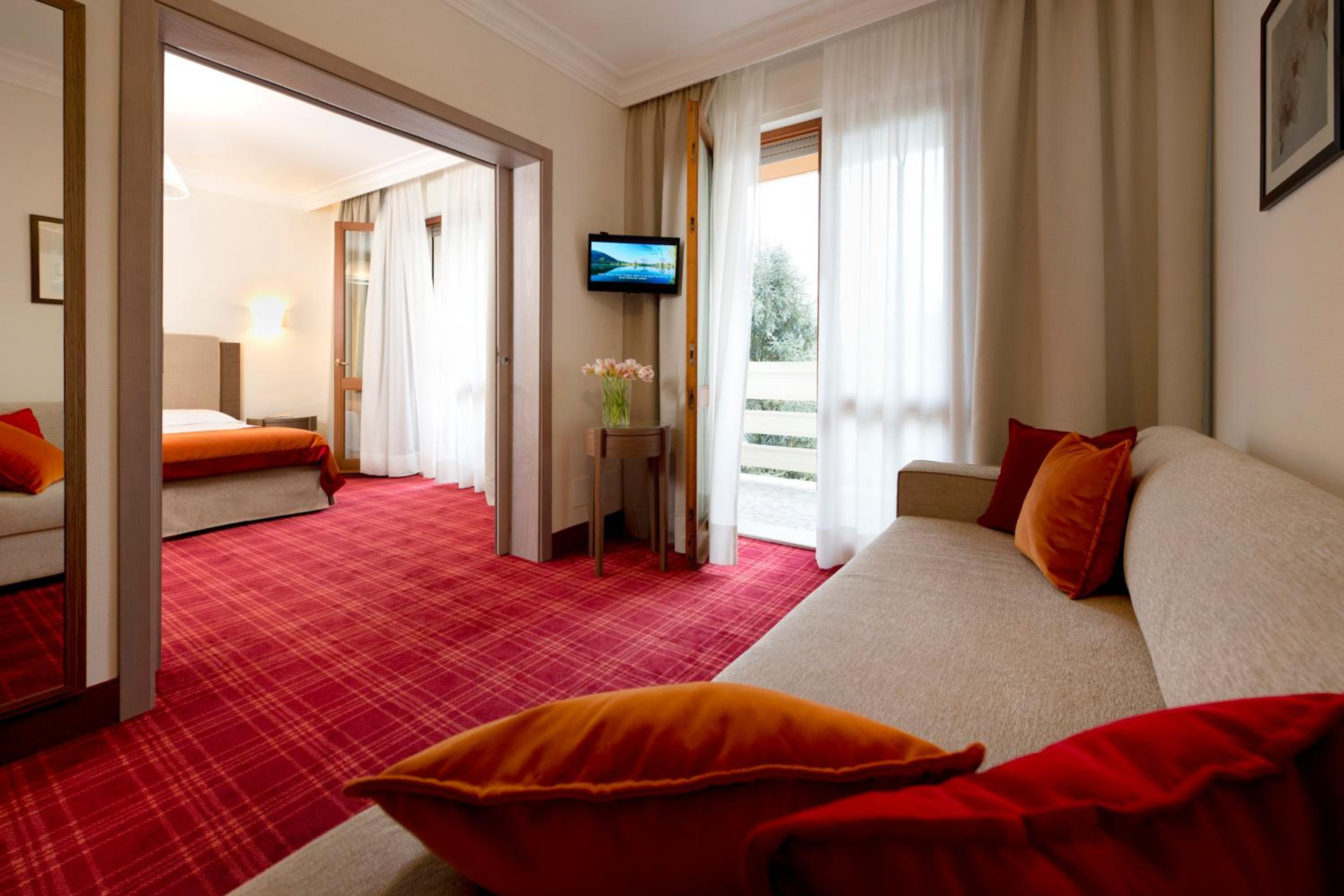 Deluxe Double Room with Balcony photo 3