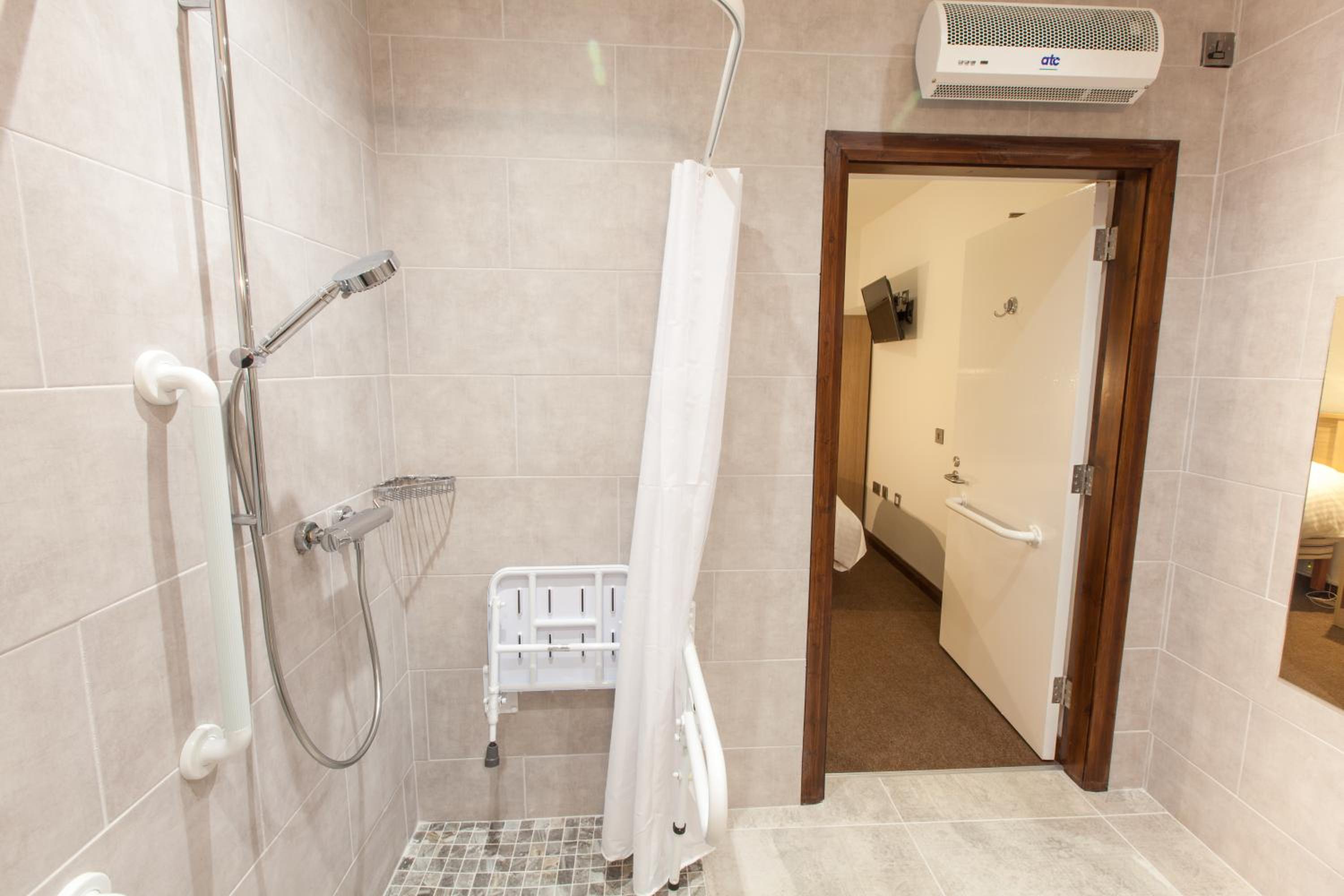 Double Room - Disability Access photo 3