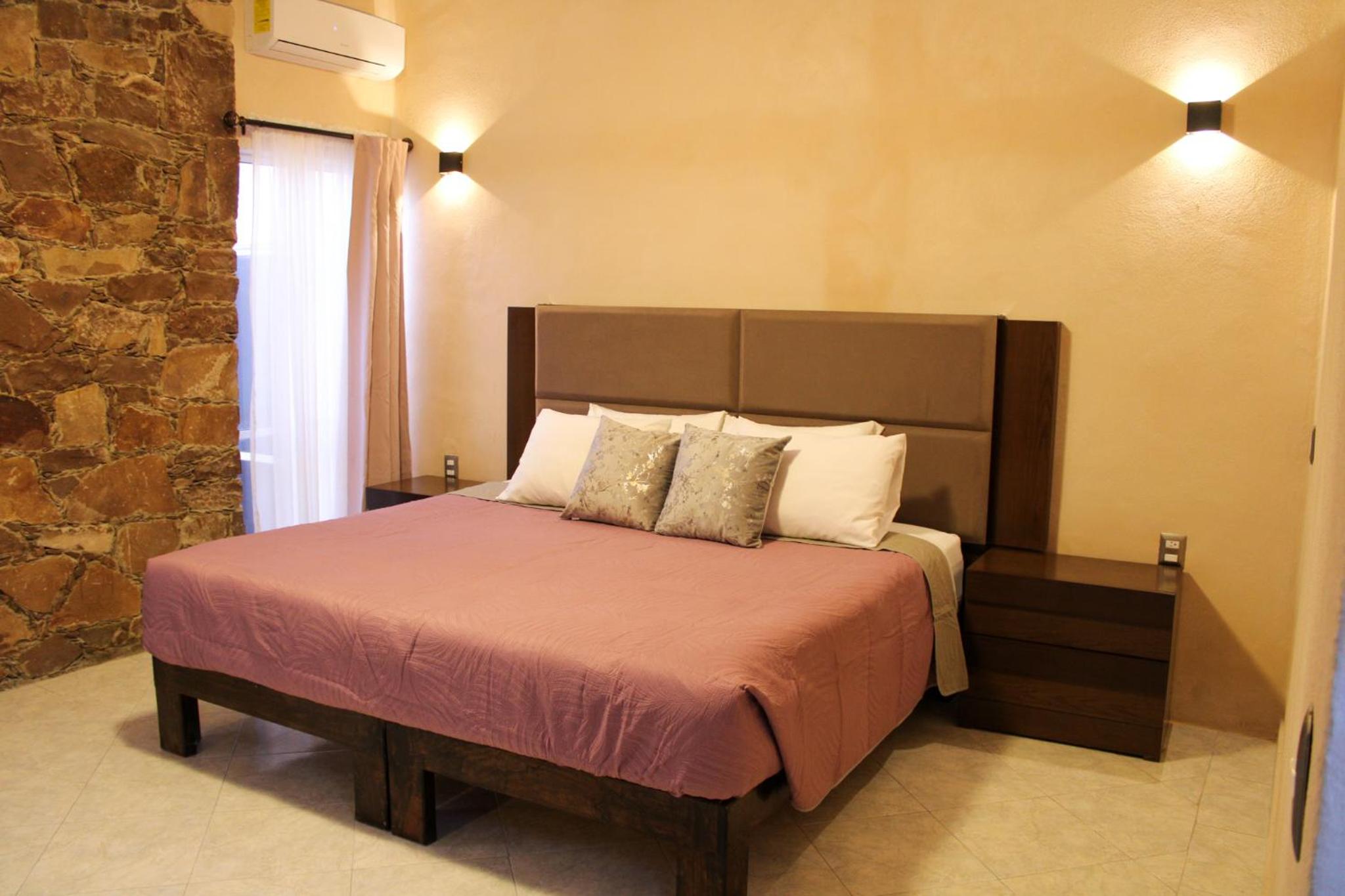 Deluxe King Suite