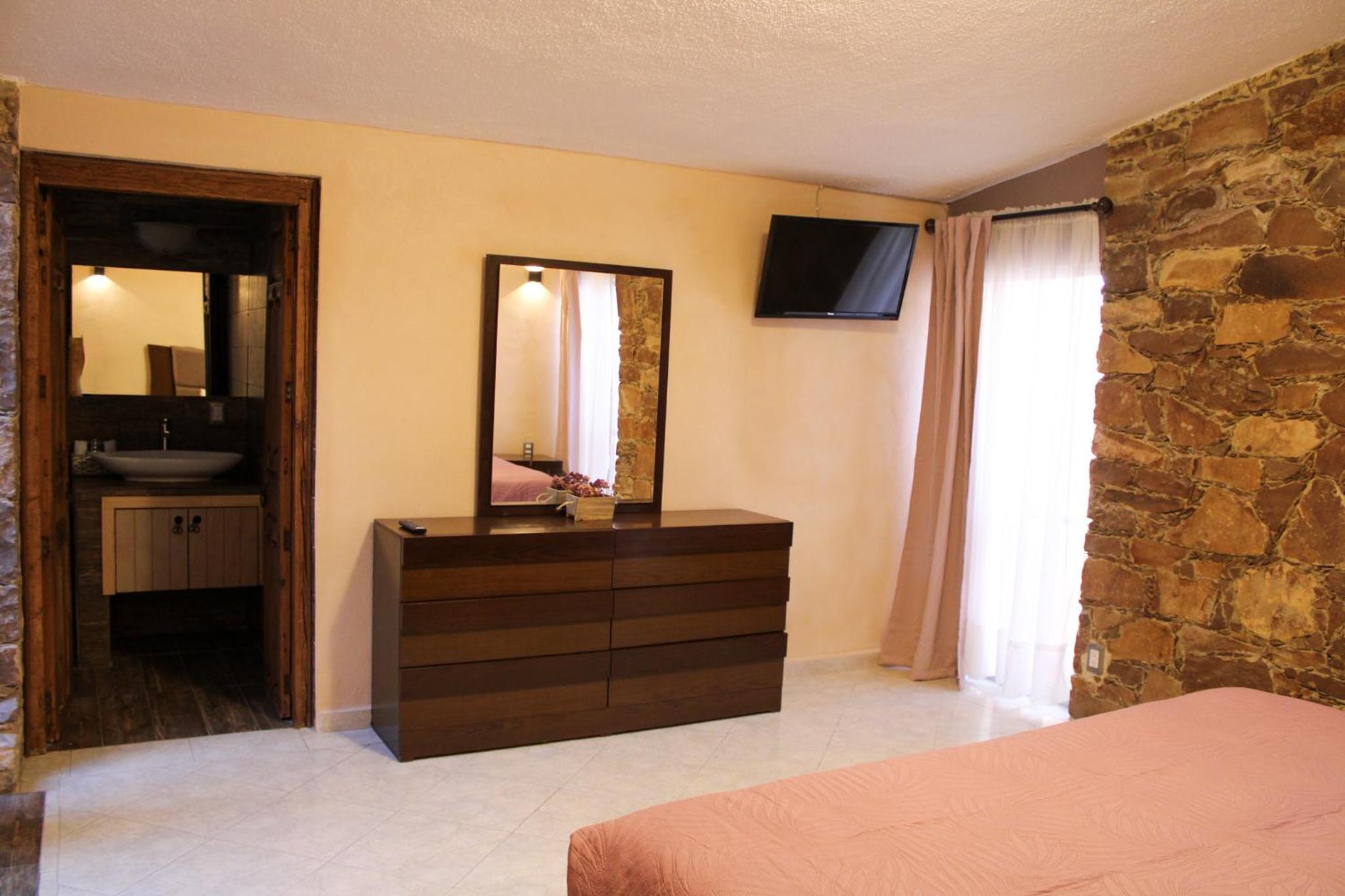 Deluxe King Suite photo 2