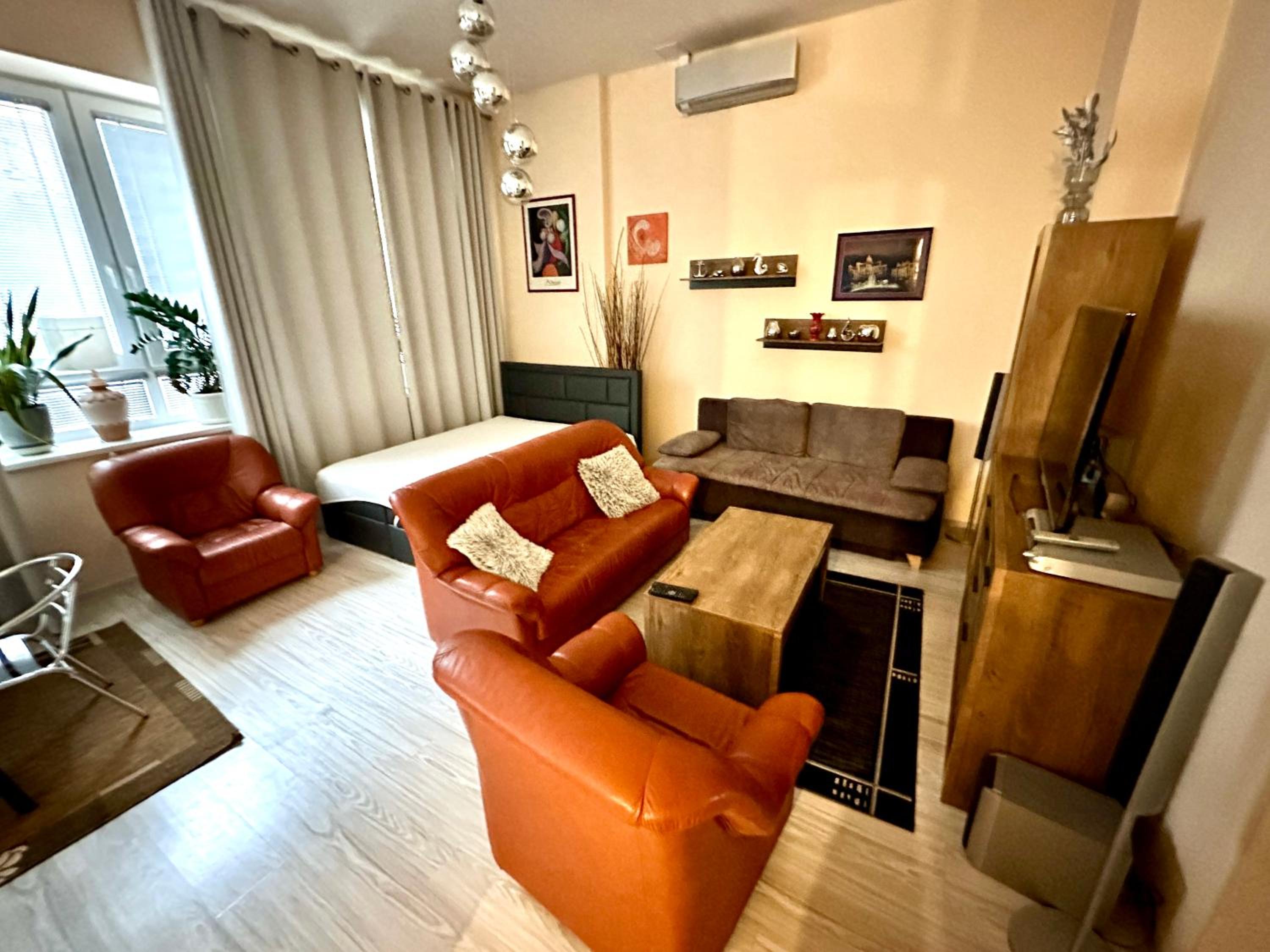 One-Bedroom Apartment photo 1