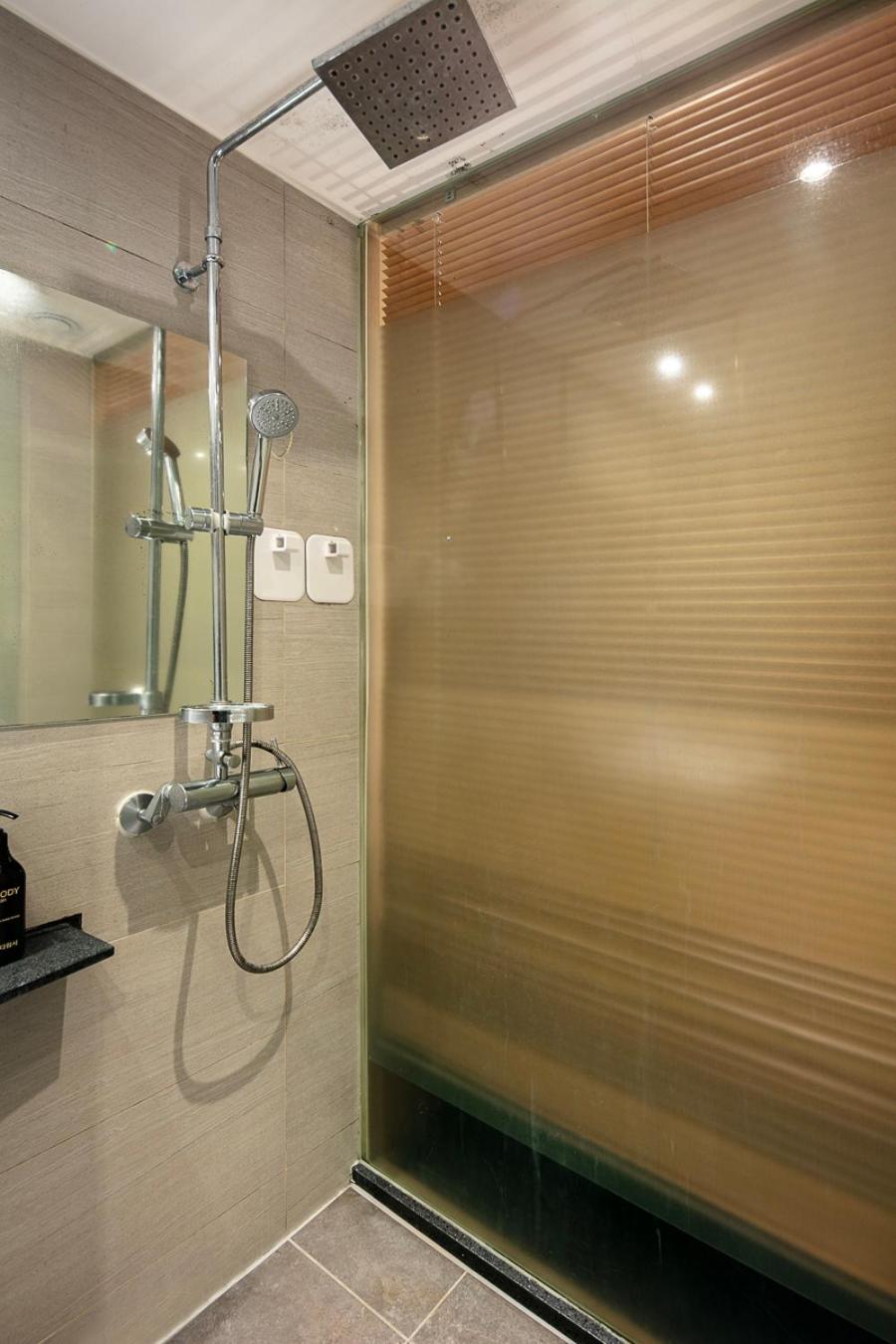 Standard Double Room - Photo 7