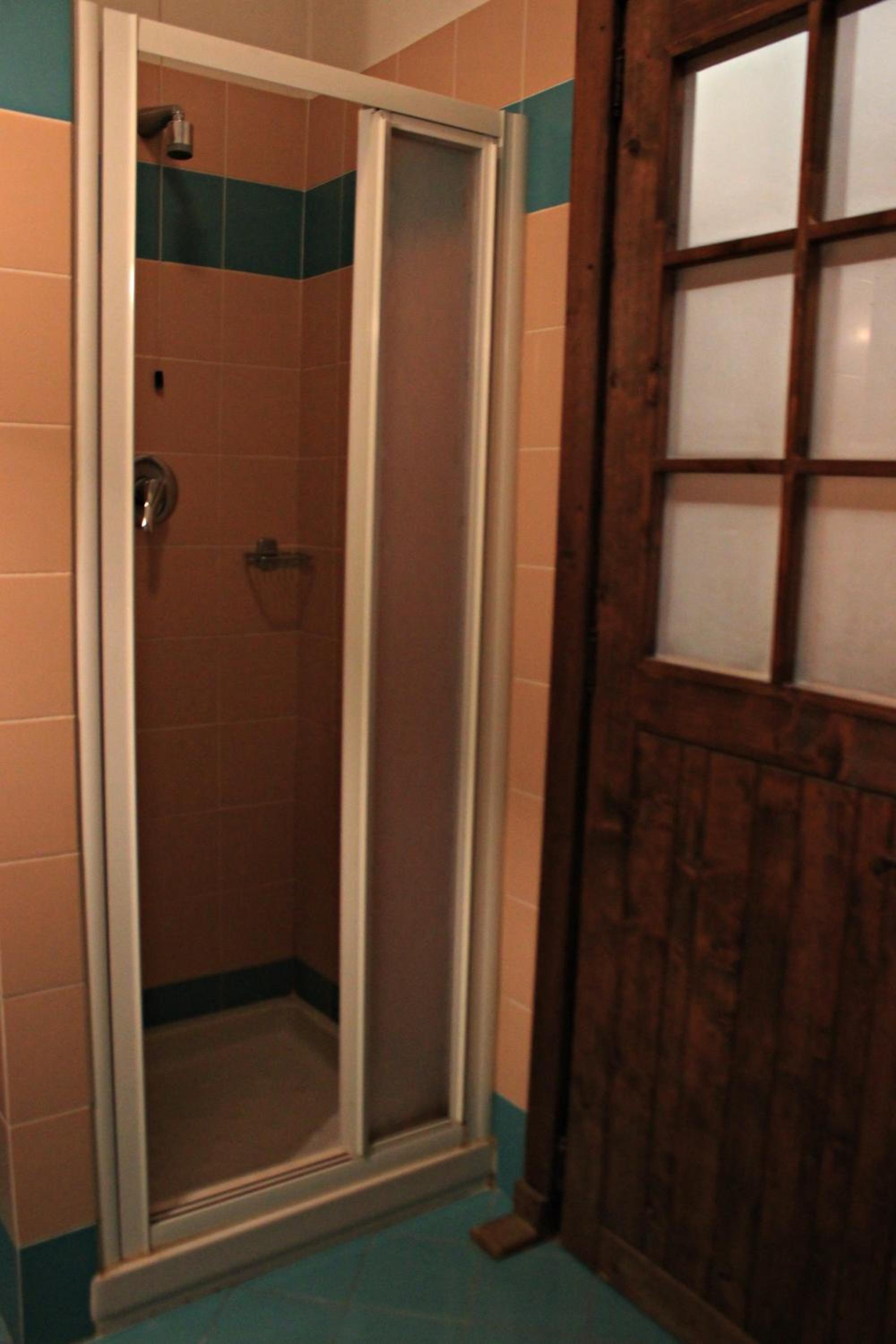 Twin Room with Private Bathroom photo 3
