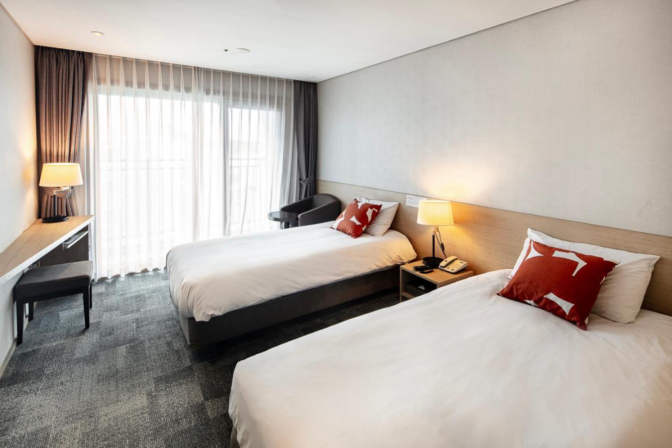 Standard Twin Room - Photo 1