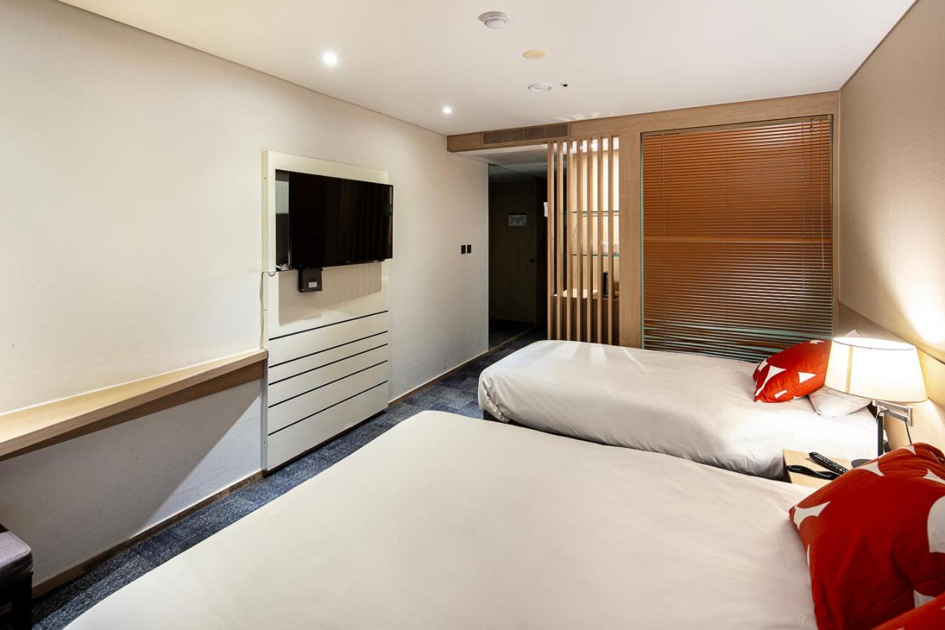 Deluxe Twin Room - Photo 6