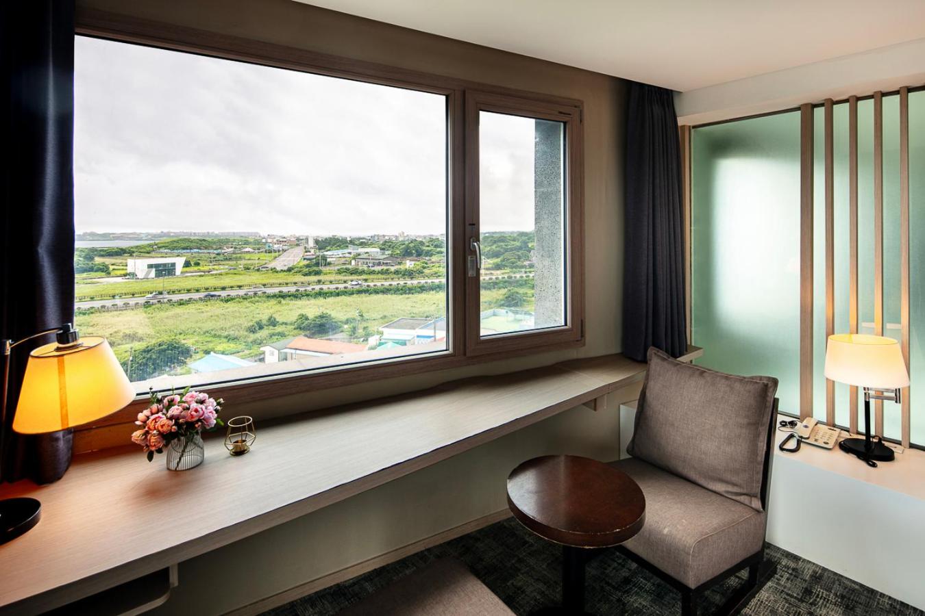 Premier King Room with Jacuzzi - Photo 5