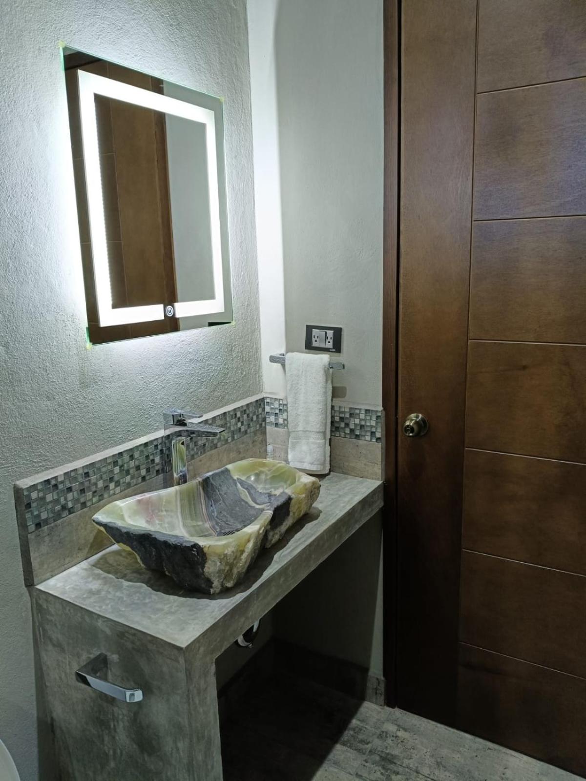 Large Double Room - Photo 3