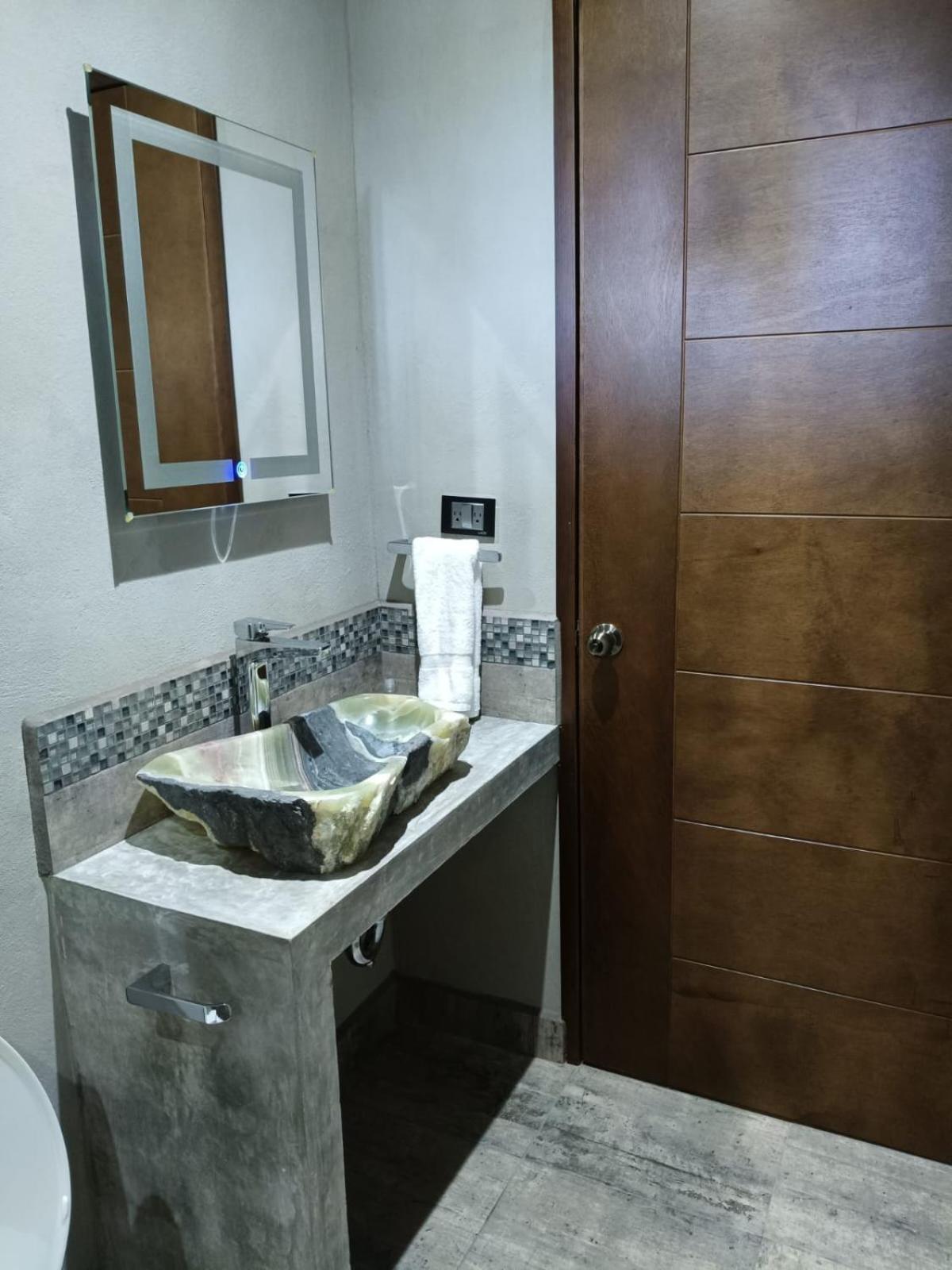 Large Double Room - Photo 5