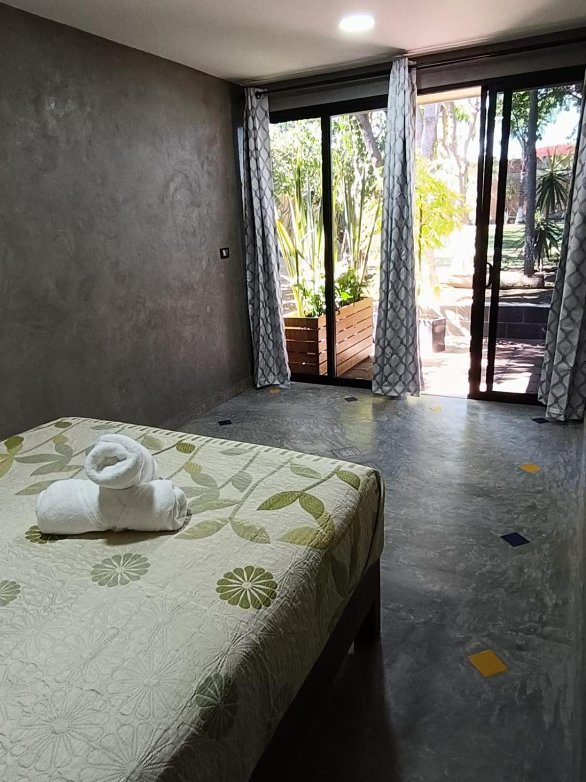 Large Double Room - Photo 6