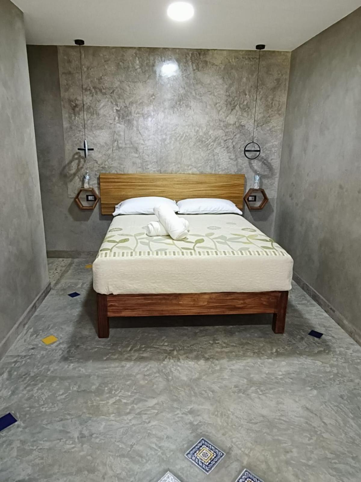 Large Double Room - Photo 1