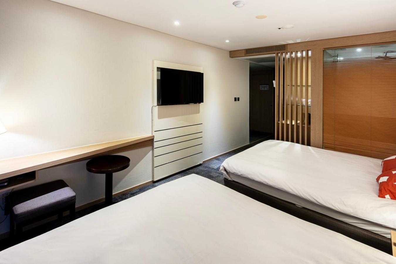 Family Double Room - Photo 4