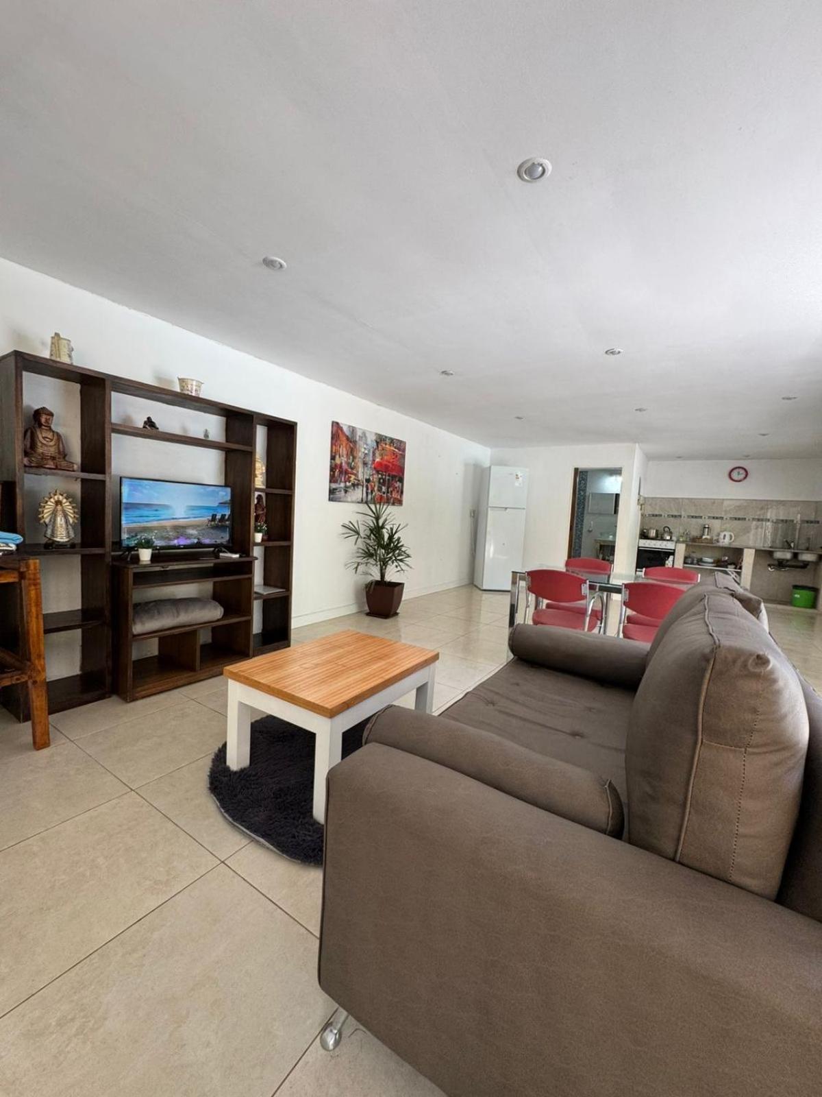 One-Bedroom House photo 1