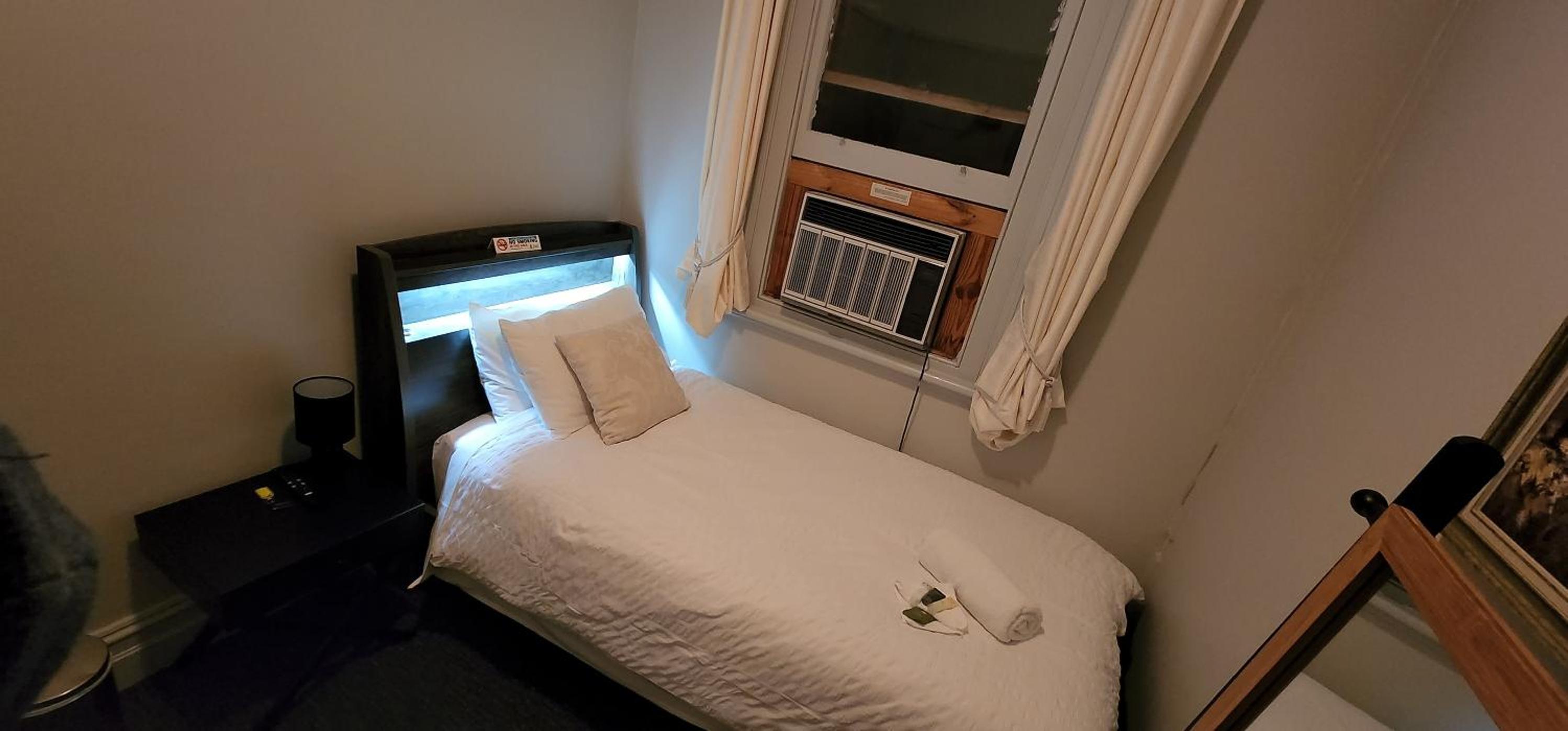 Standard Single Room With Shared Bathroom photo 1