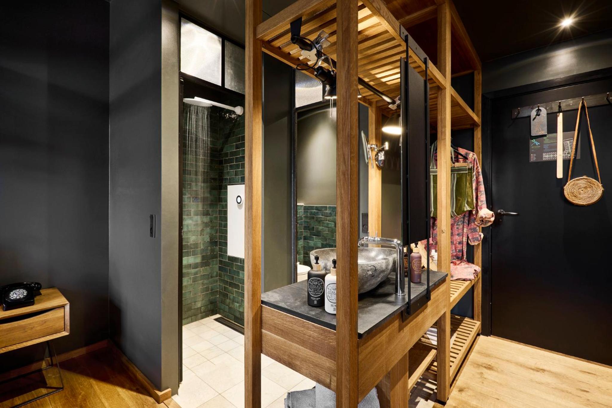 Superior Double Room thumbnail 5