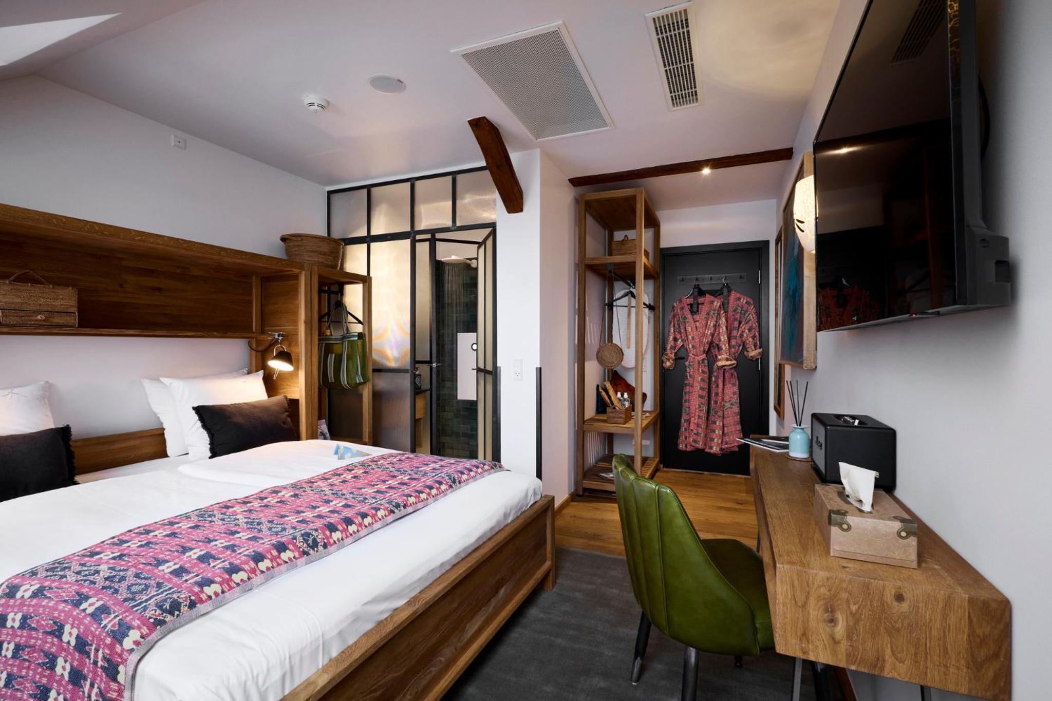Cozy Loft Room