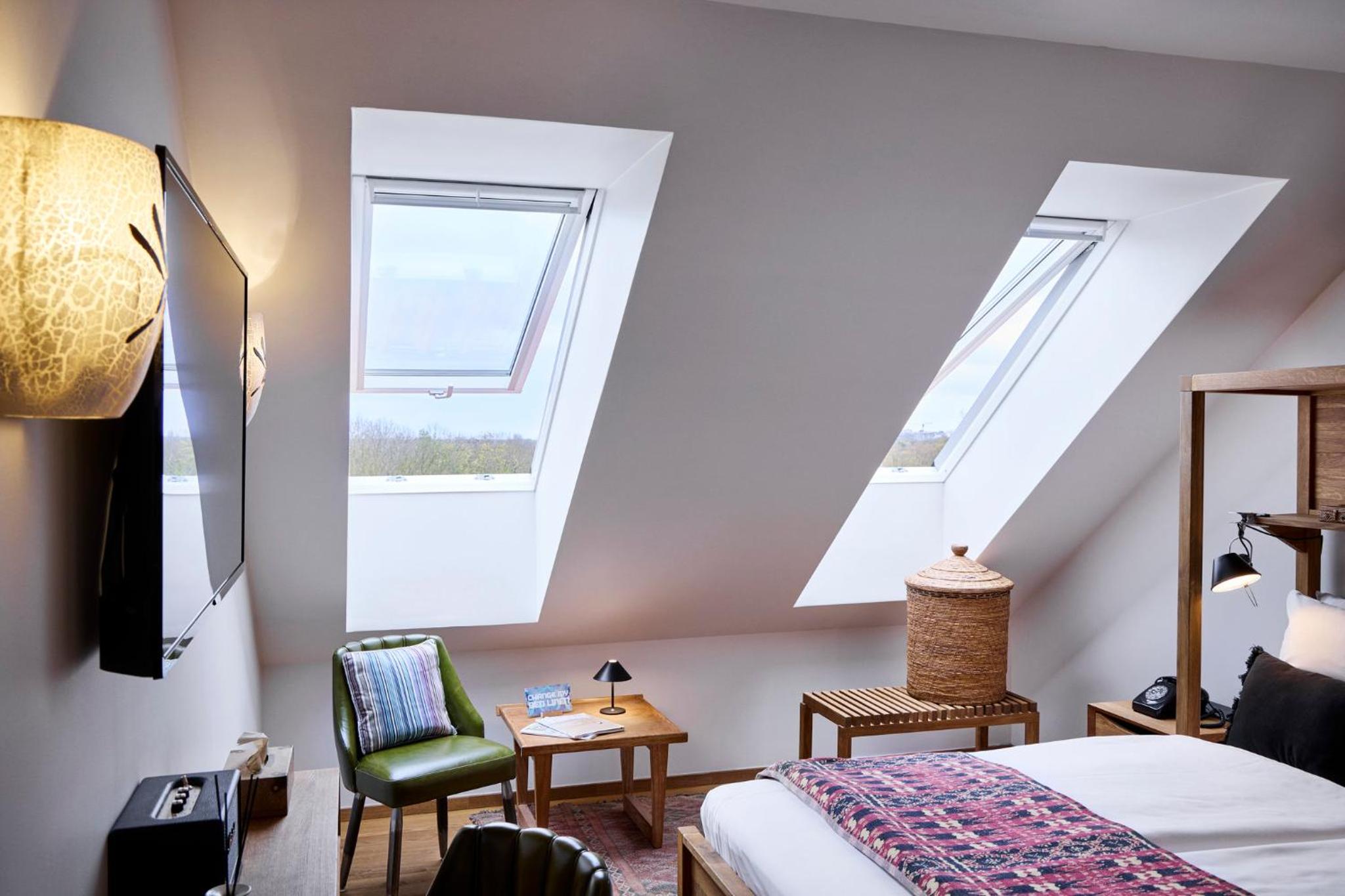 Cozy Loft Room