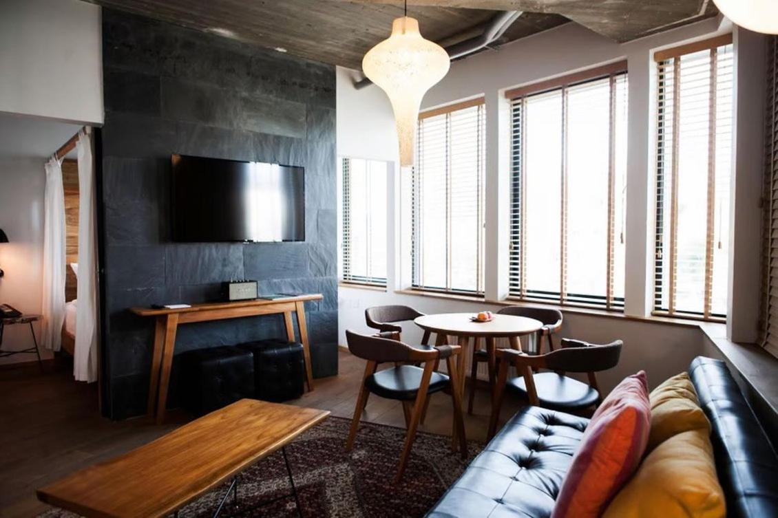 Deluxe Suite