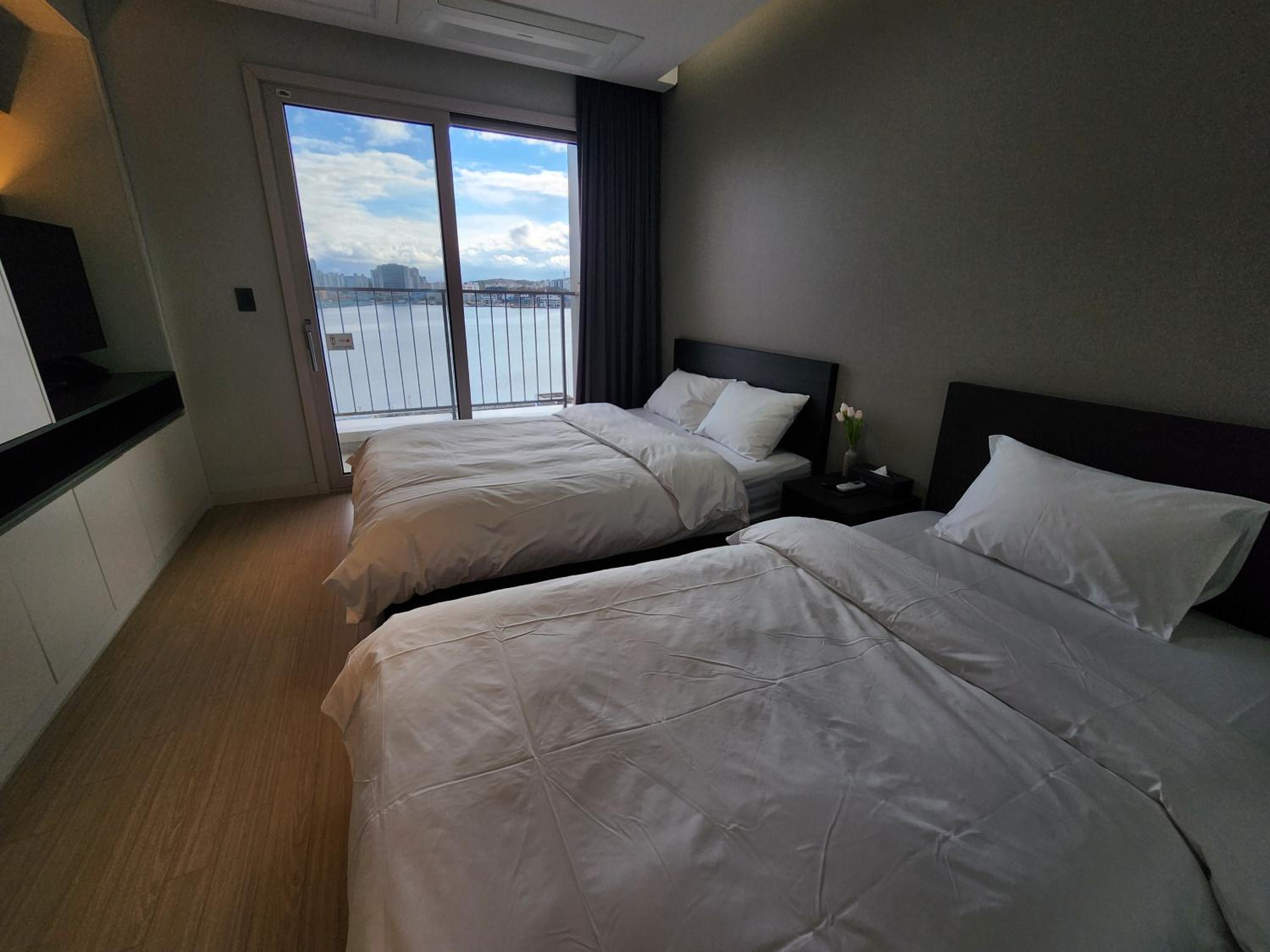 Deluxe Twin Room - Photo 9