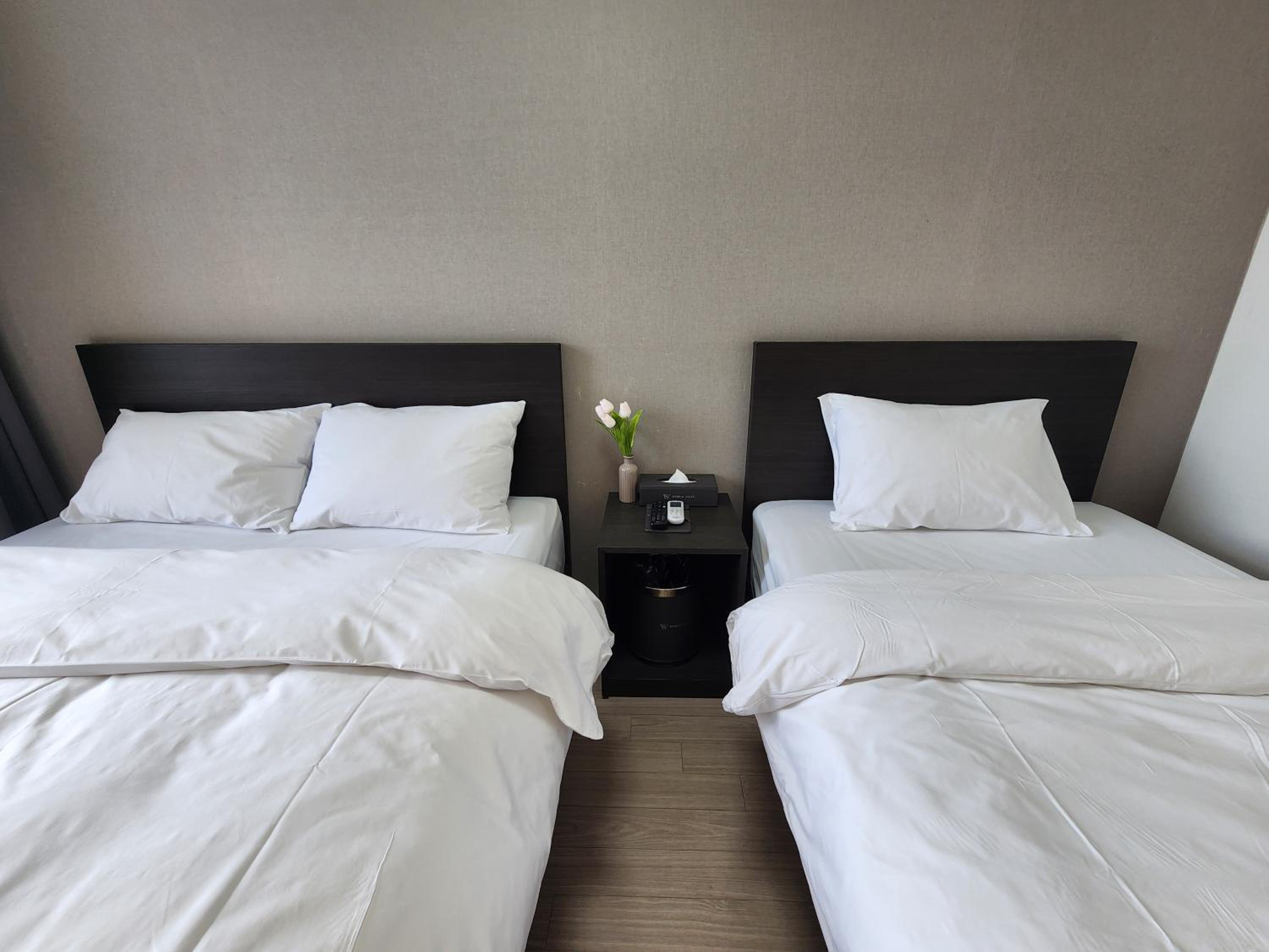 Run of House - Room Assigned upon Check-in  - Photo 3