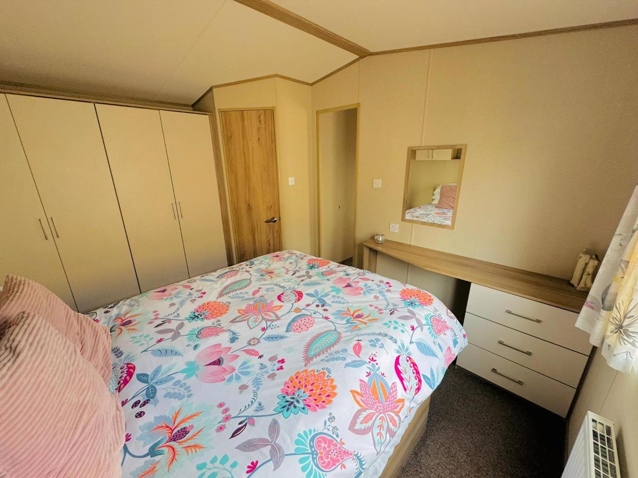 Mobile Home photo 3
