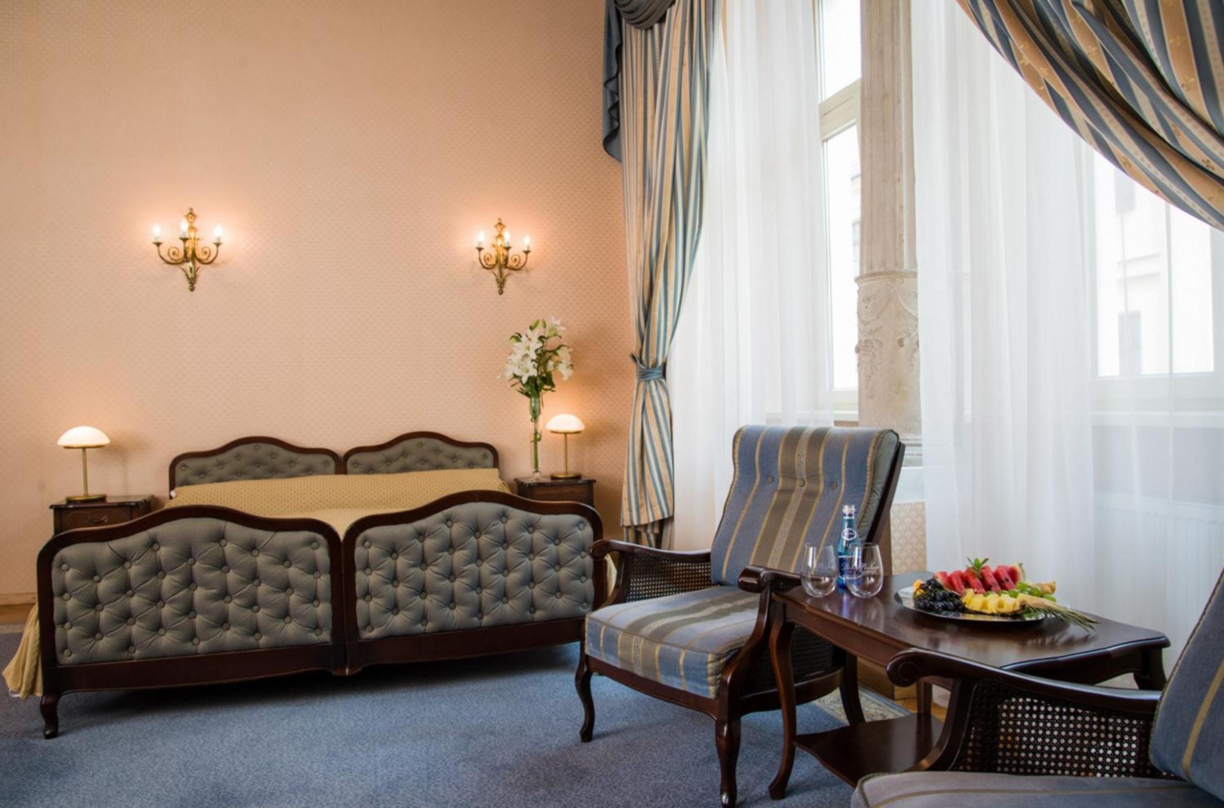 Executive Suite - Photo 1