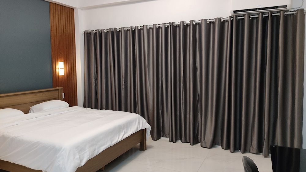Studio Suite, 1 King Bed, Kitchenette