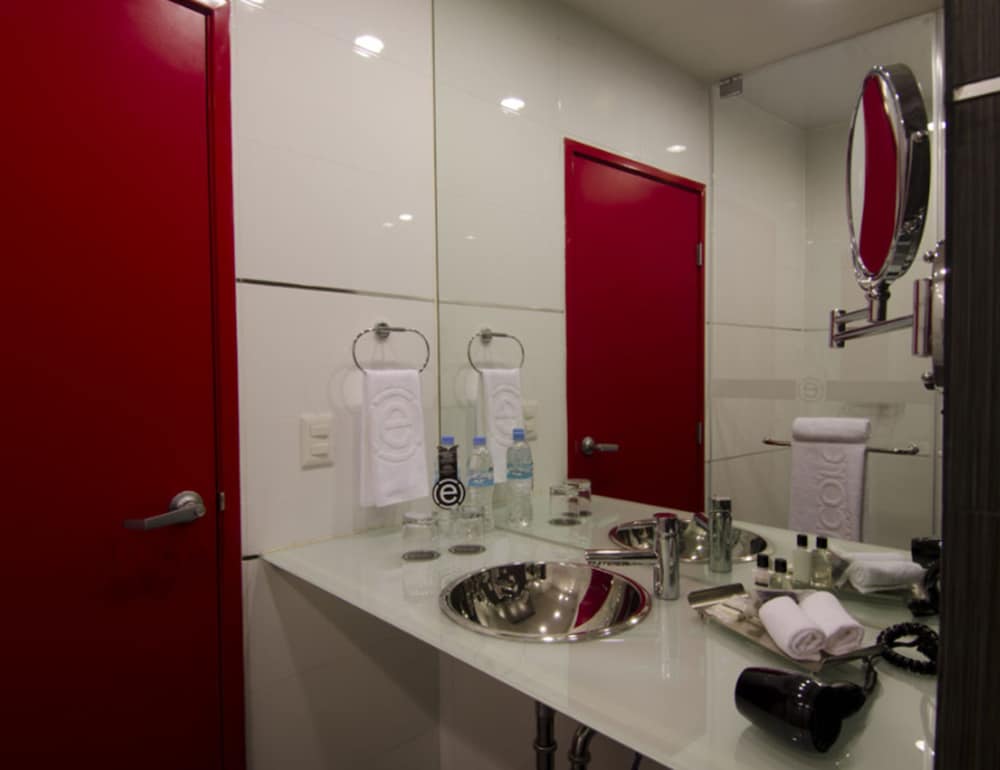 Room, 2 Double Beds, Non Smoking - Photo 4