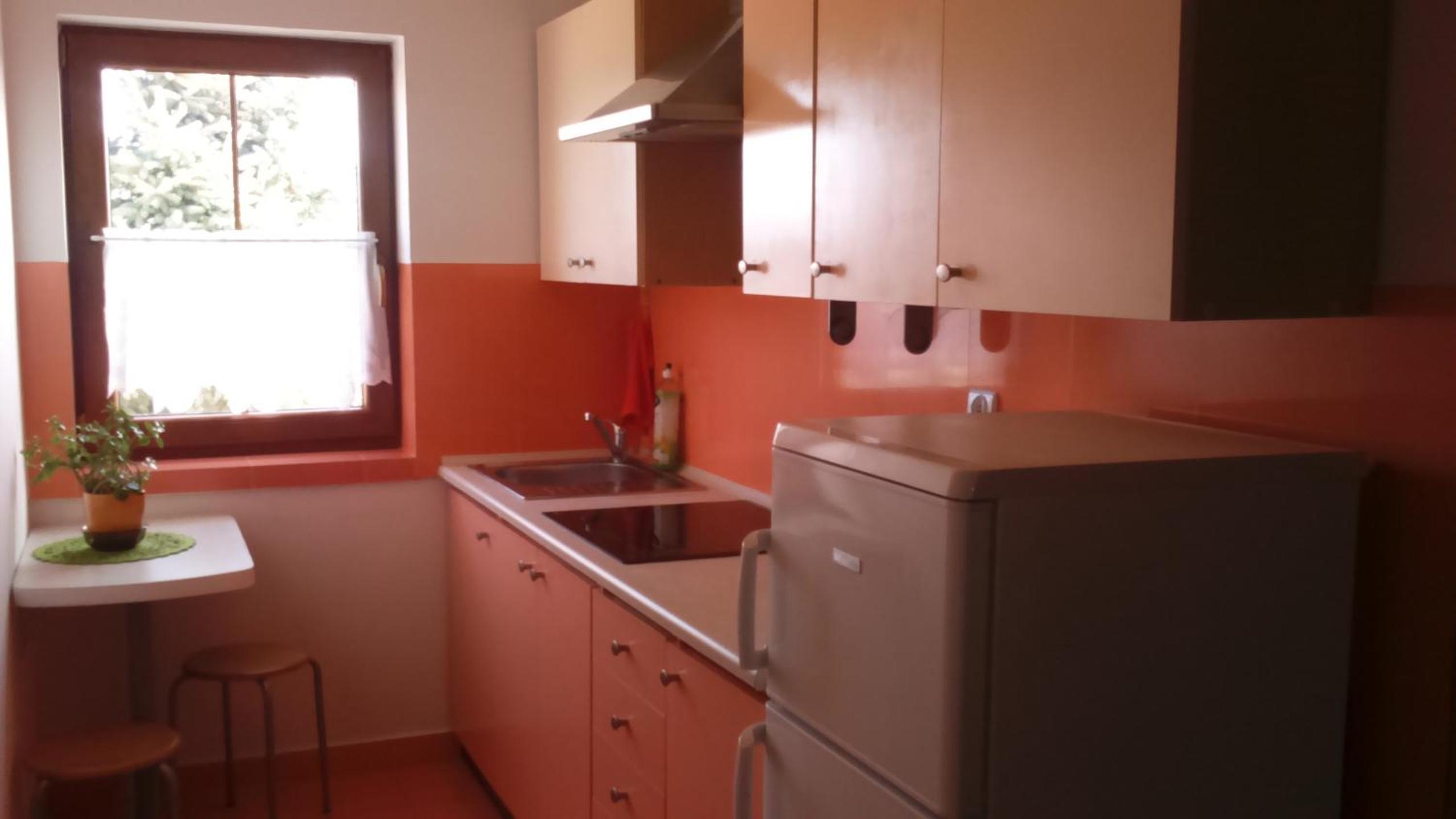 One-Bedroom Apartment - Photo 2