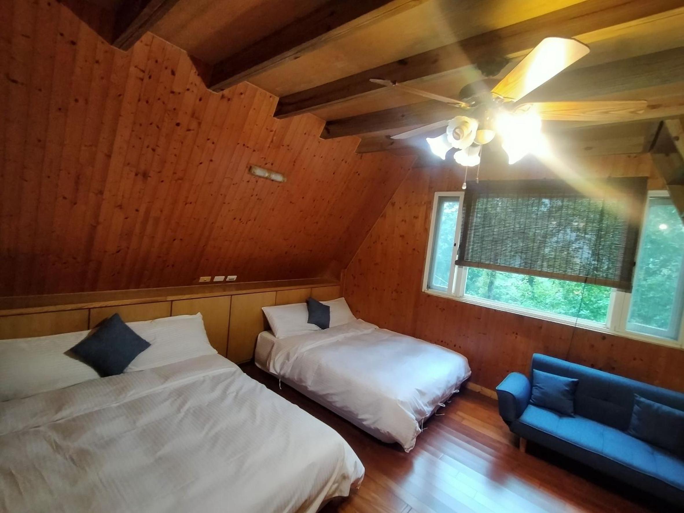 Quadruple Room with Mountain View photo 3