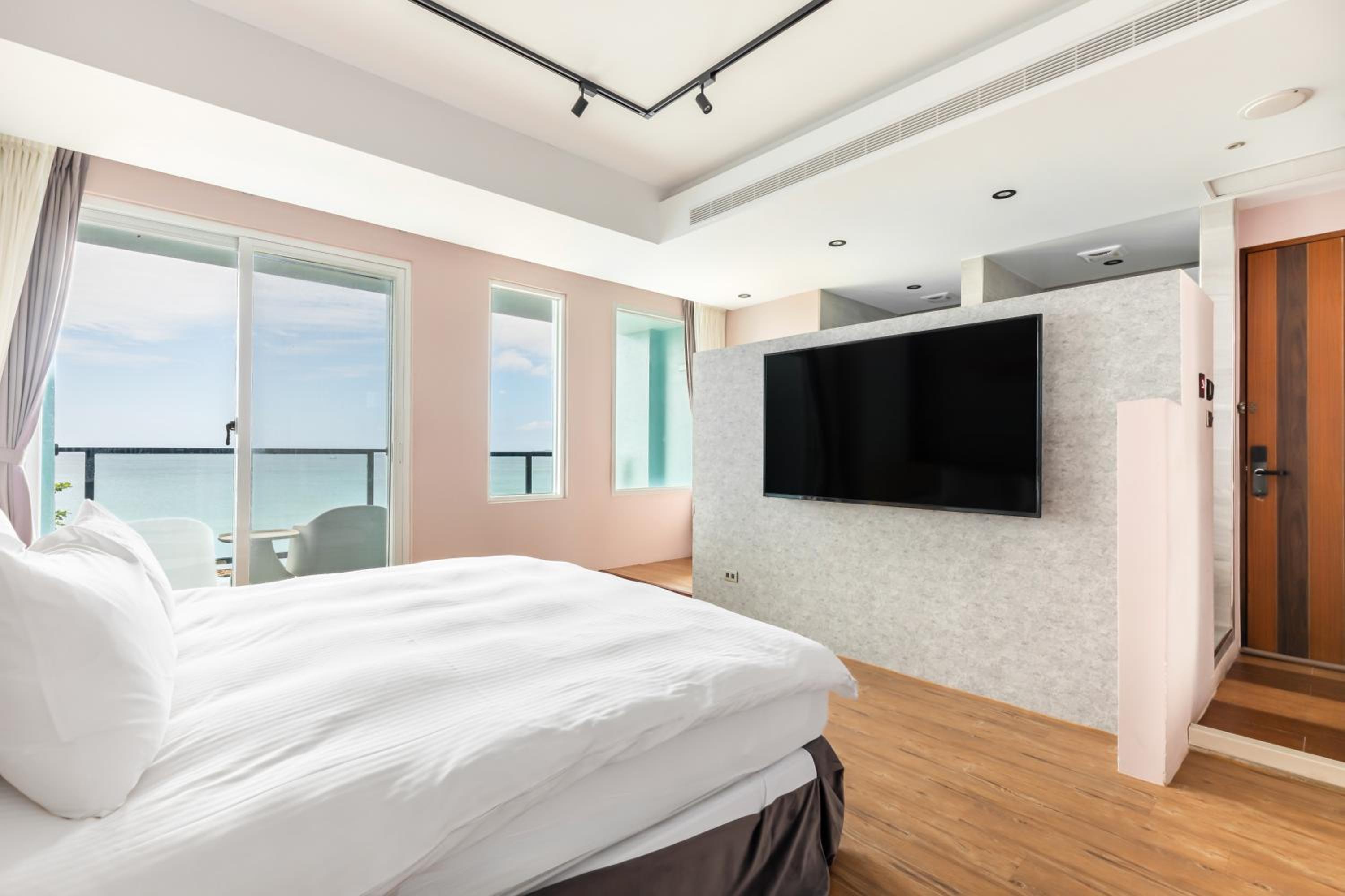 Double Room with Sea View - Photo 11
