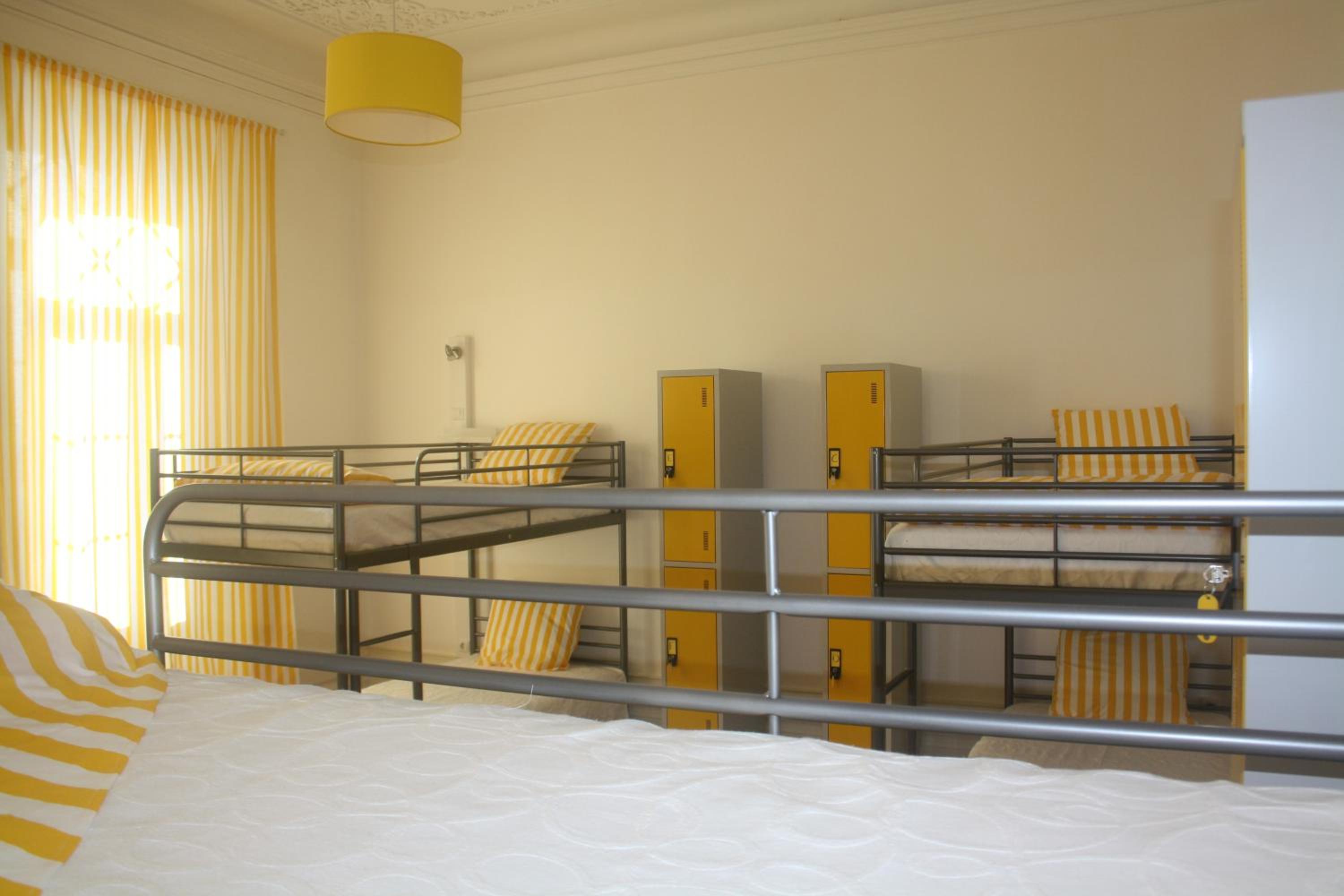 6-Bed Mixed Dormitory Room photo 3
