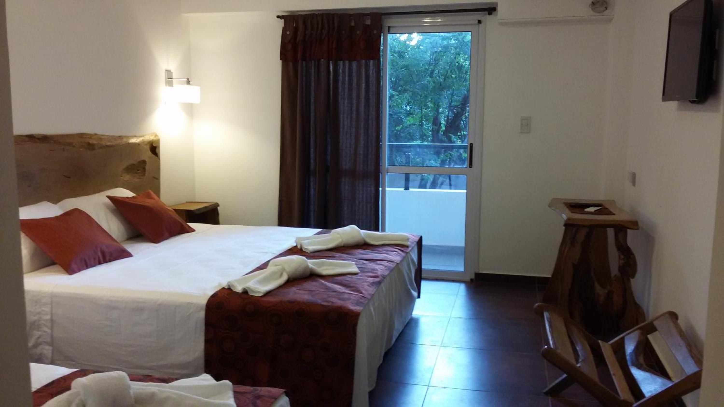 King Quadruple Room With Pool View photo 1
