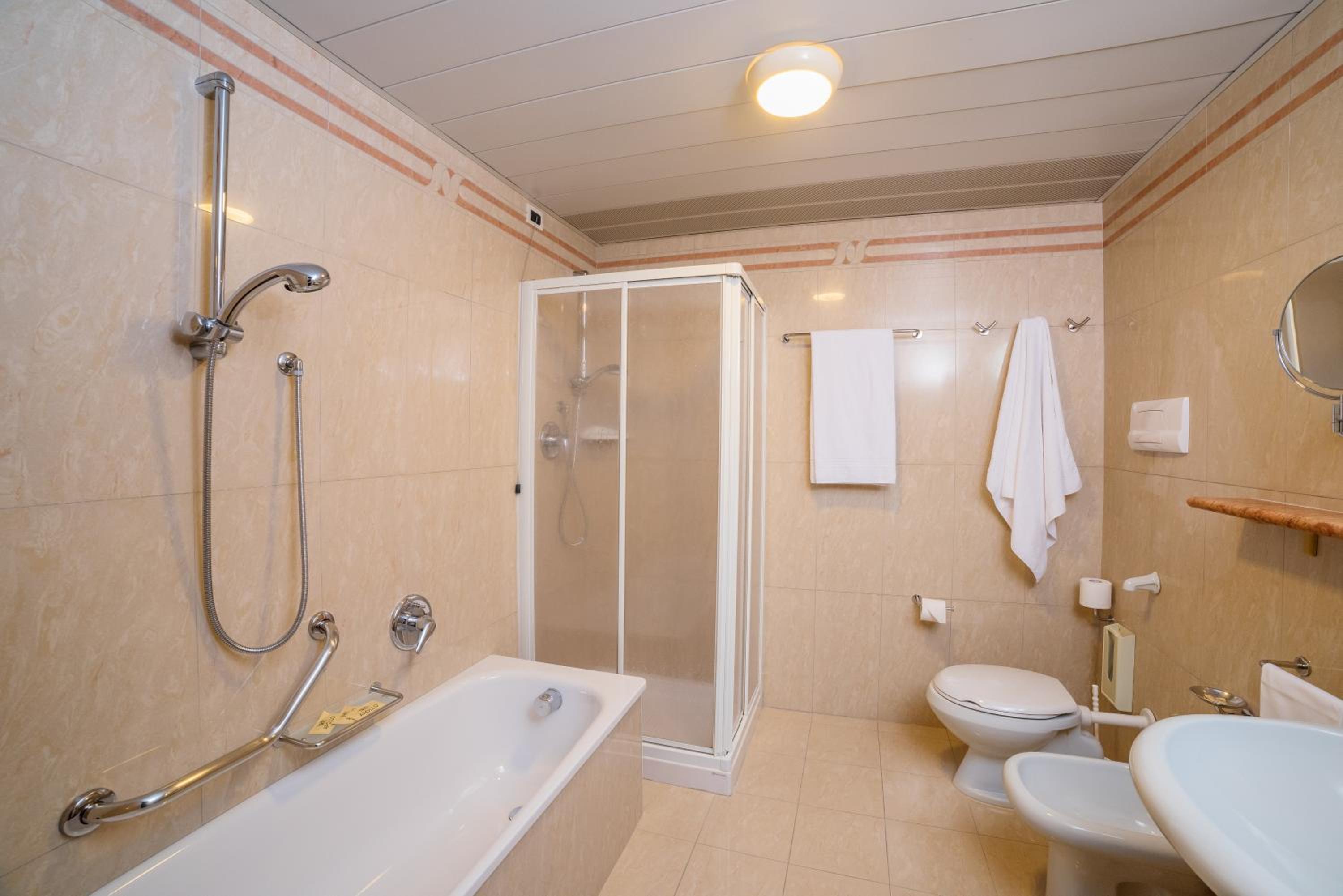Twin Room with Balcony photo 3