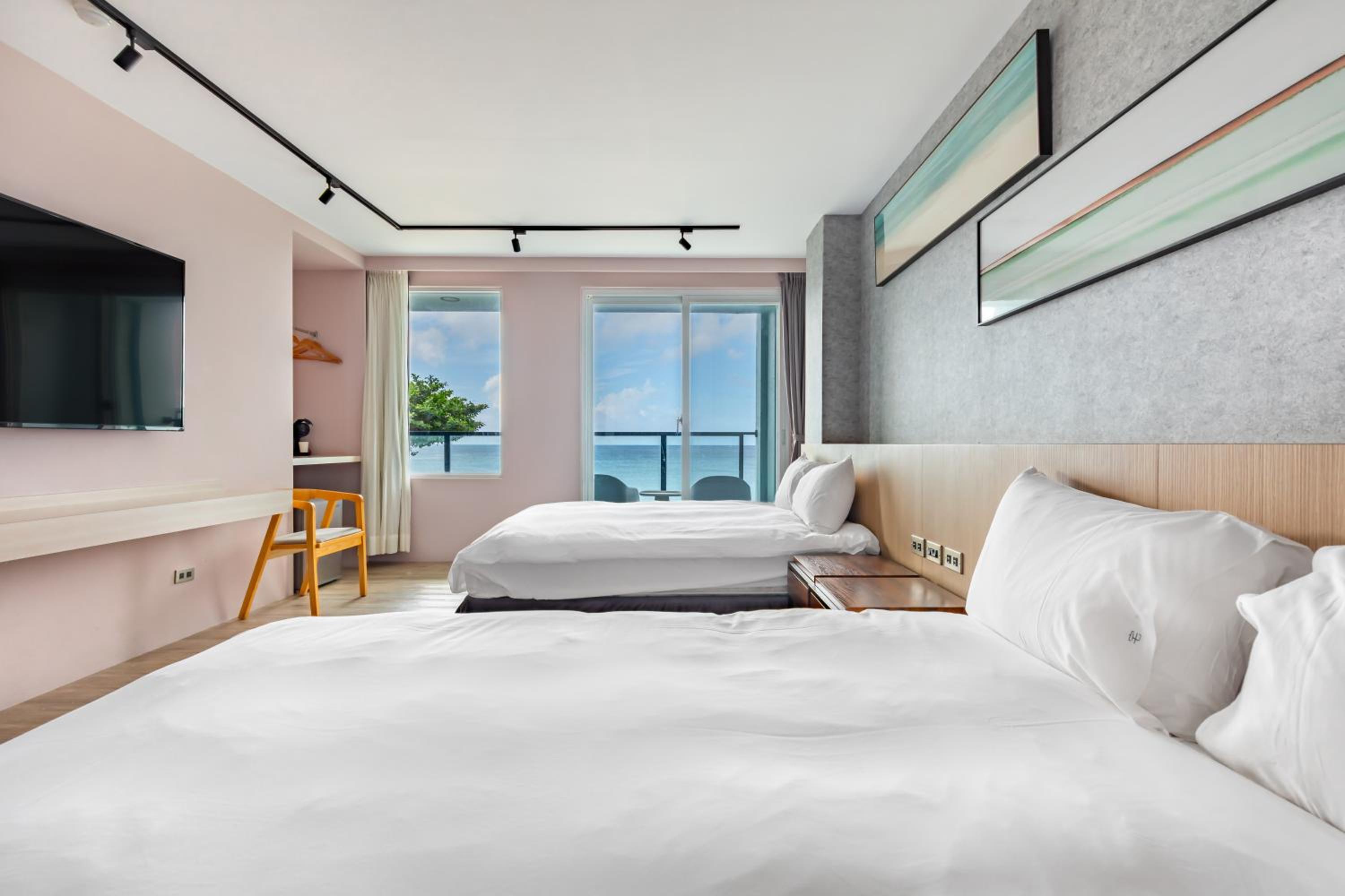 Quadruple Room with Sea View - Photo 21