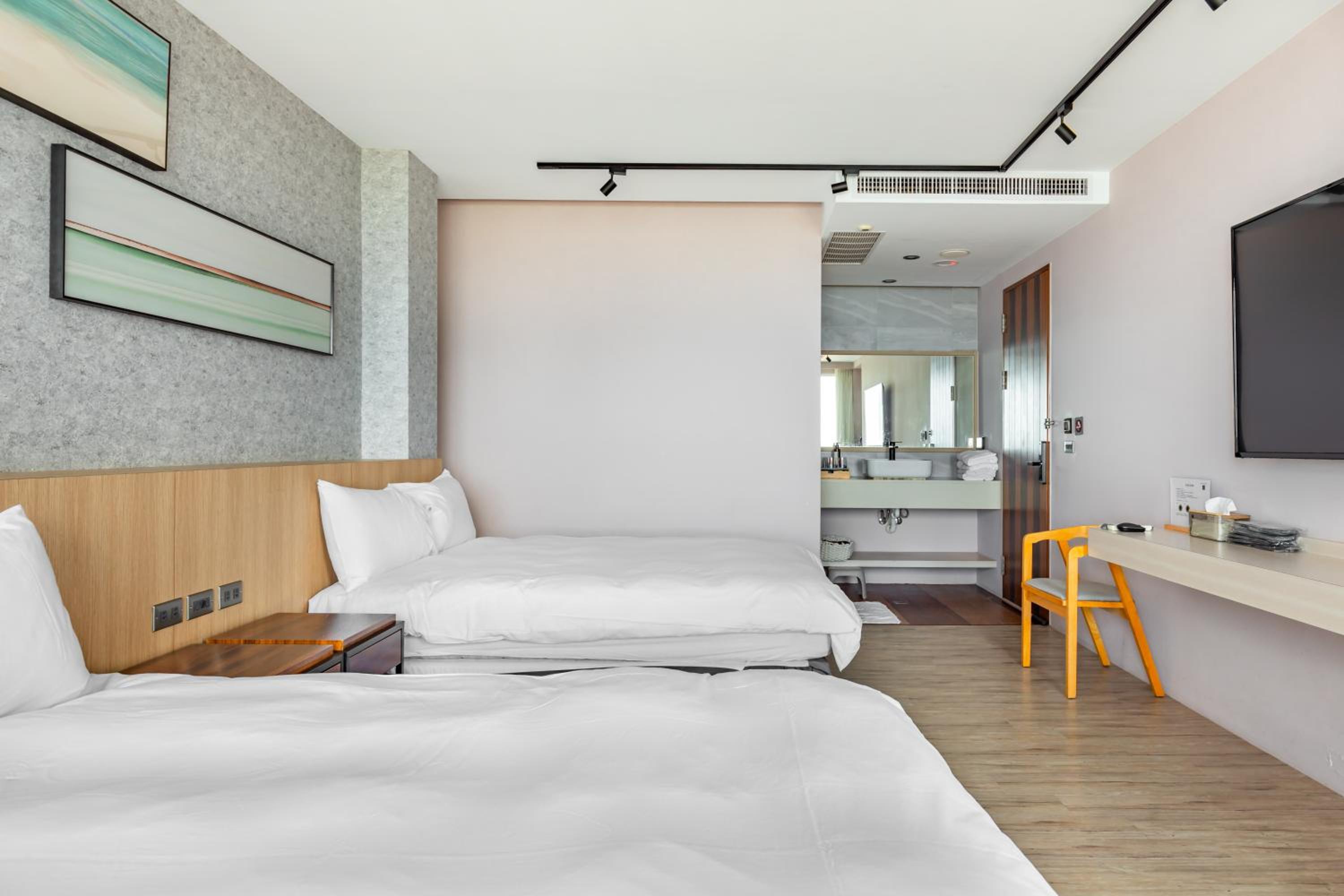 Quadruple Room with Sea View - Photo 19