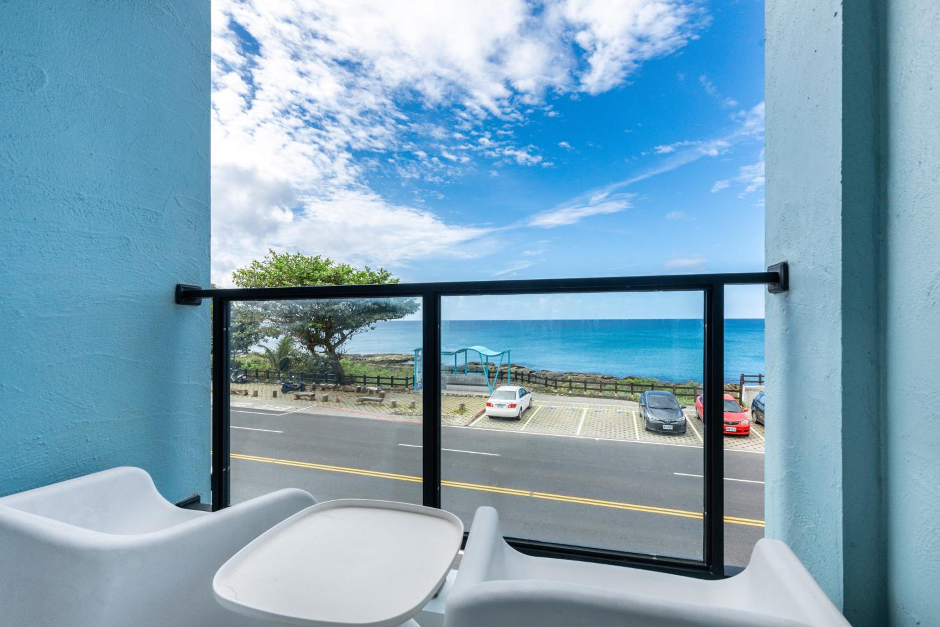 Quadruple Room with Sea View - Photo 11