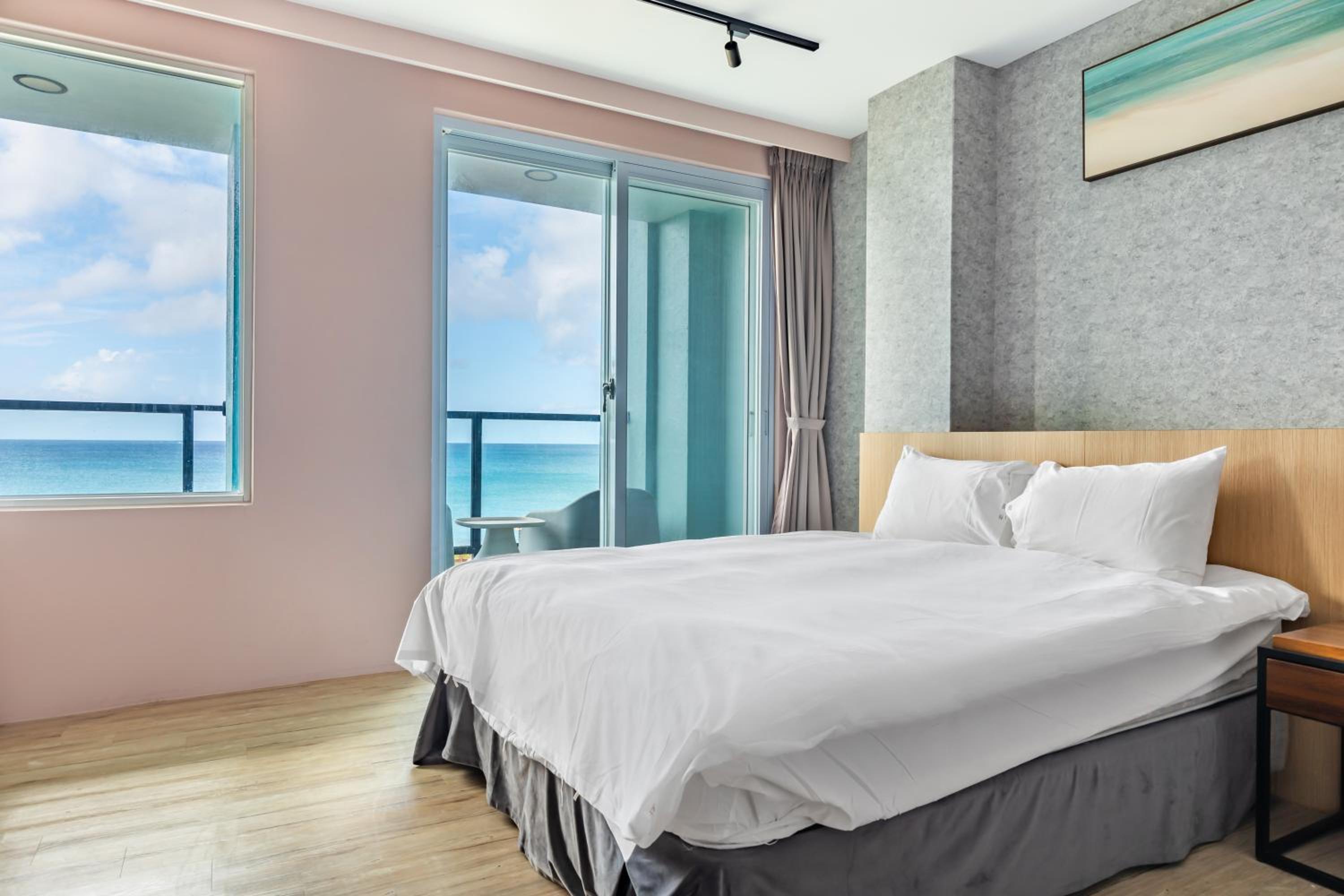Quadruple Room with Sea View - Photo 20