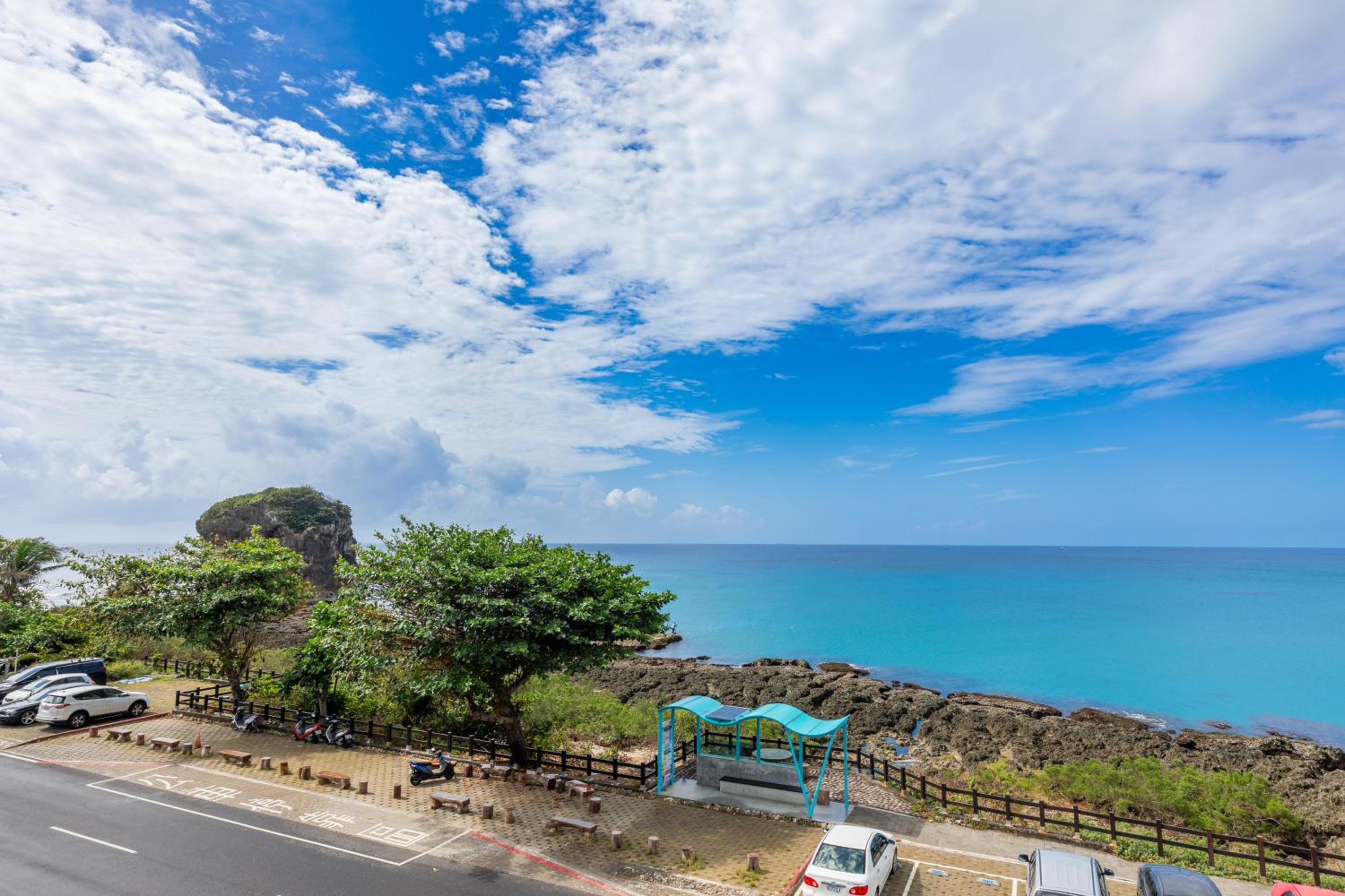 Quadruple Room with Sea View - Photo 13