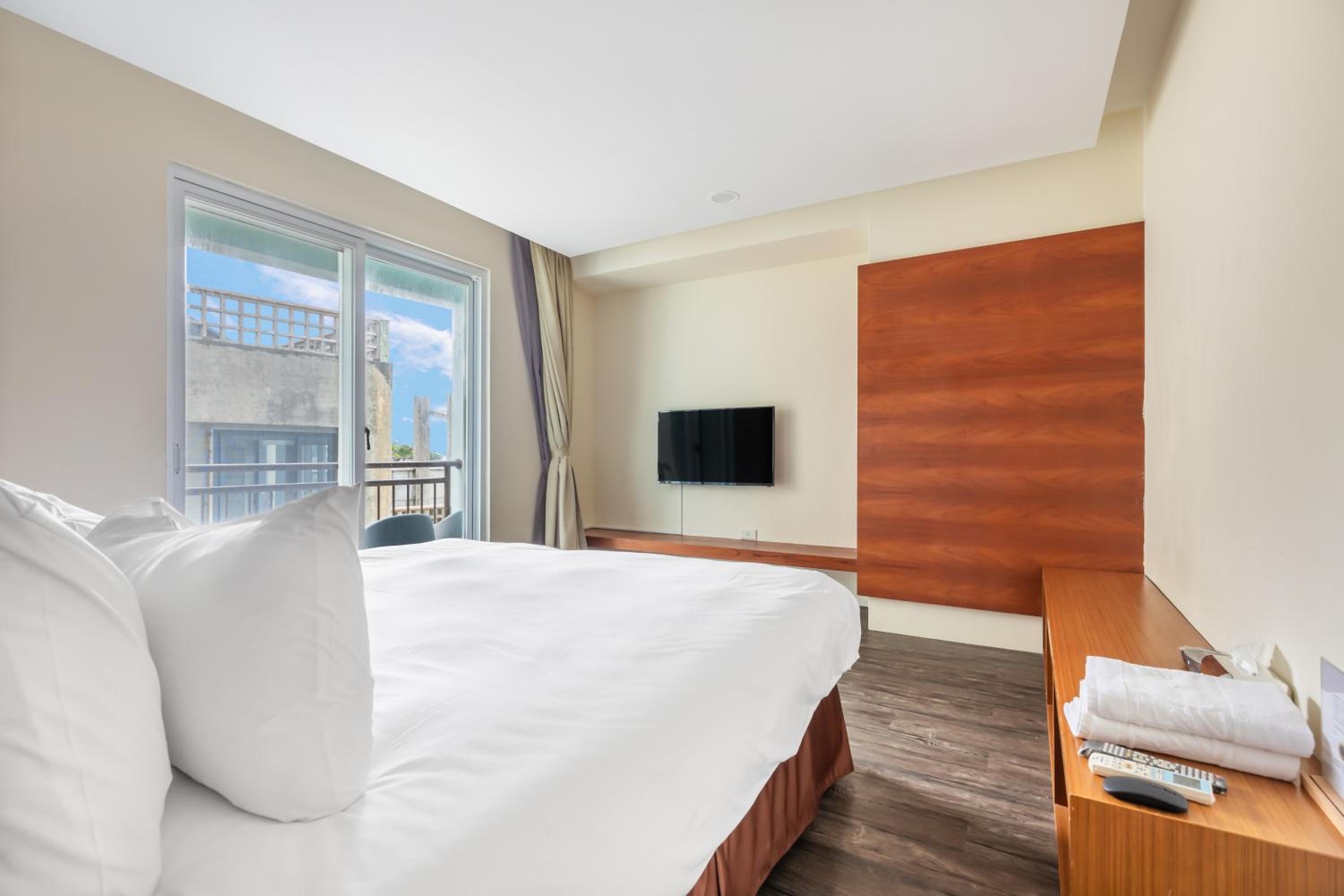 Double Room with Side Sea View photo 3
