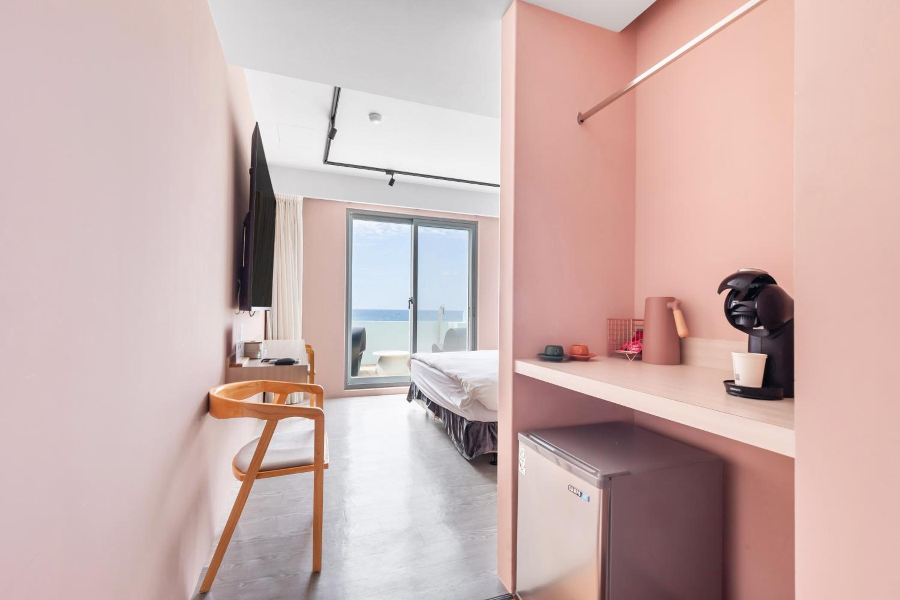 Deluxe Double Room with Sea View - Photo 2
