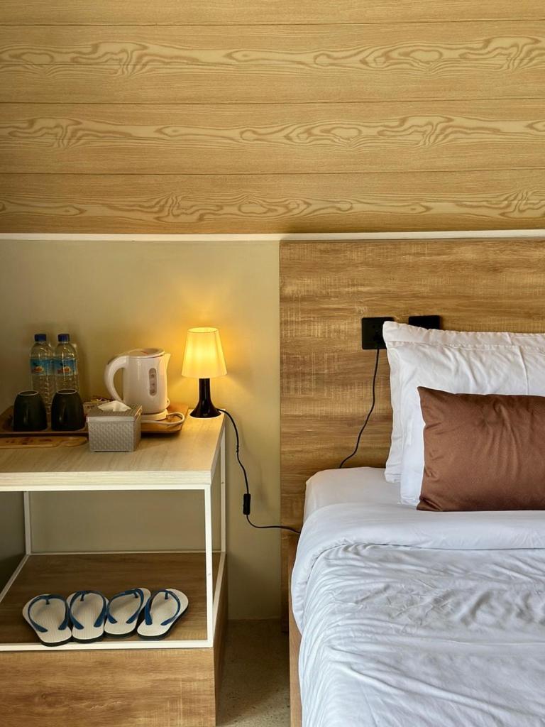 Deluxe Double Room (2 Adults + 1 Child) - Photo 8