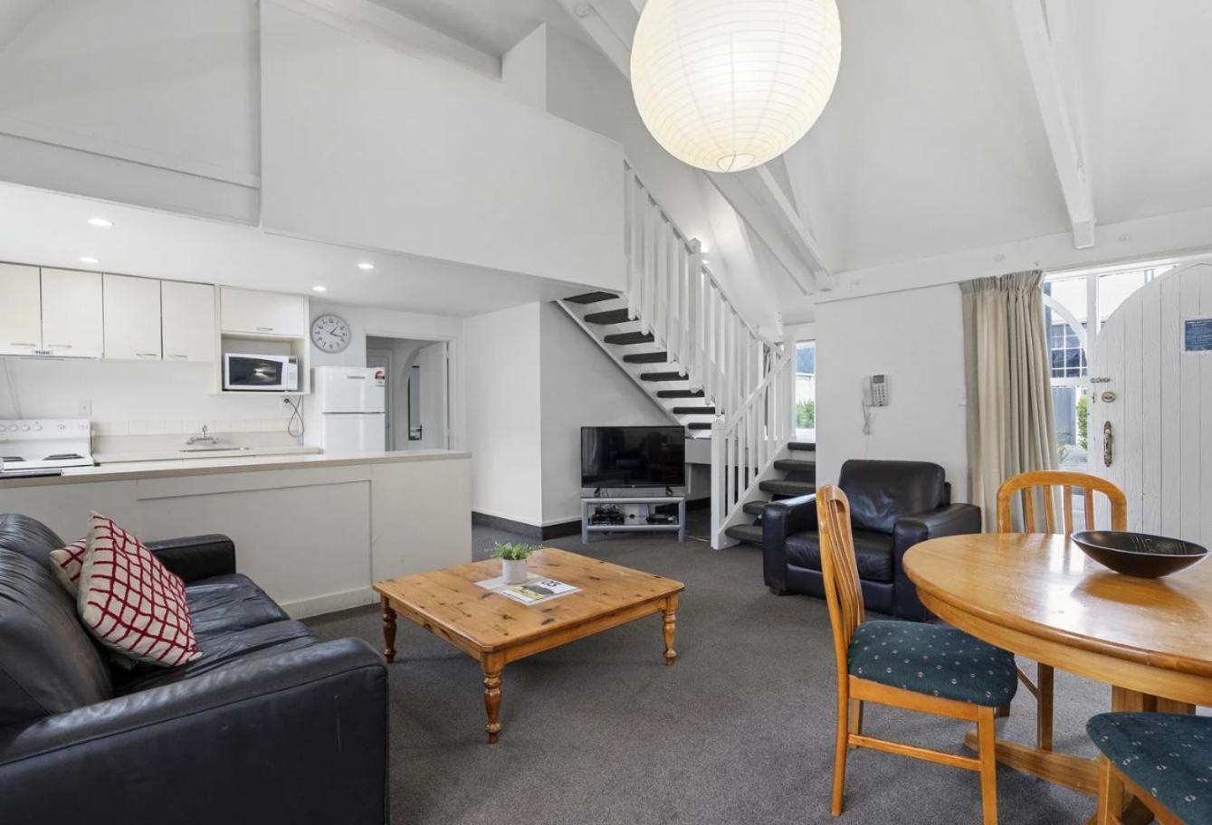 Superior Two-Bedroom Apartment - Photo 2