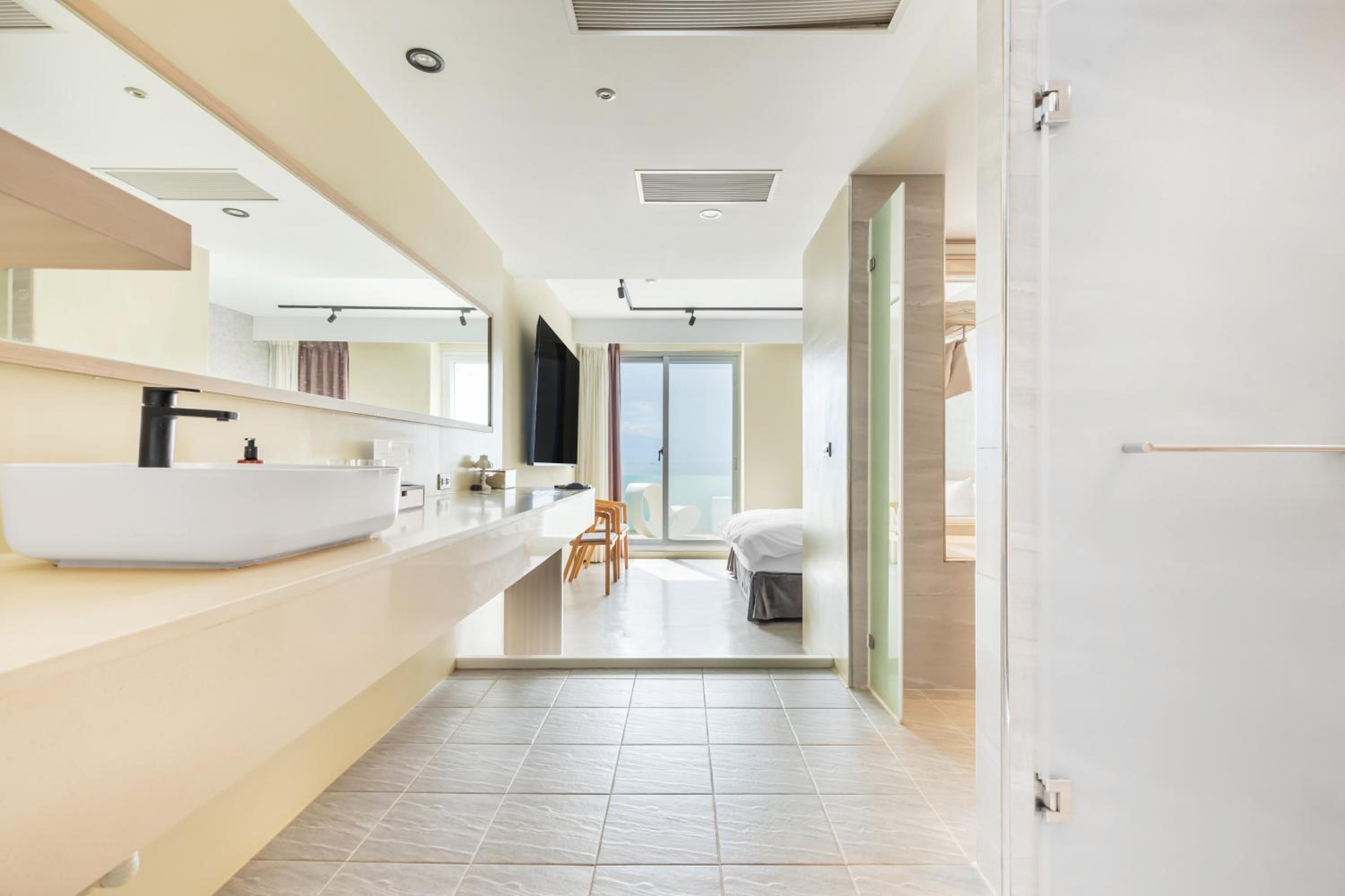 Deluxe Double Room with Sea View - Photo 15