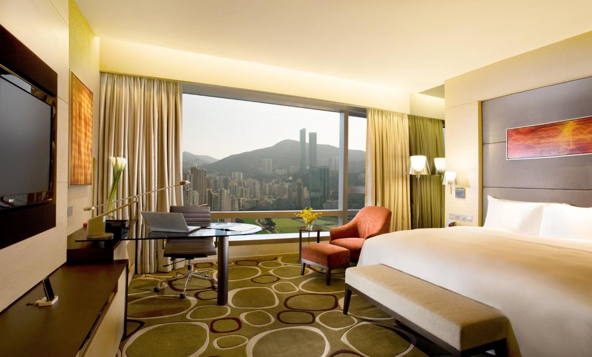 Premium King Room with Racecourse View thumbnail 6