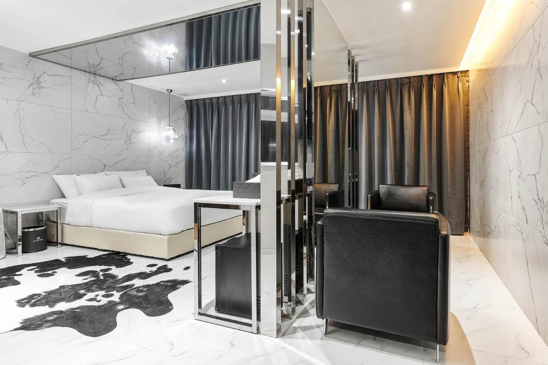 VIP Room photo 2