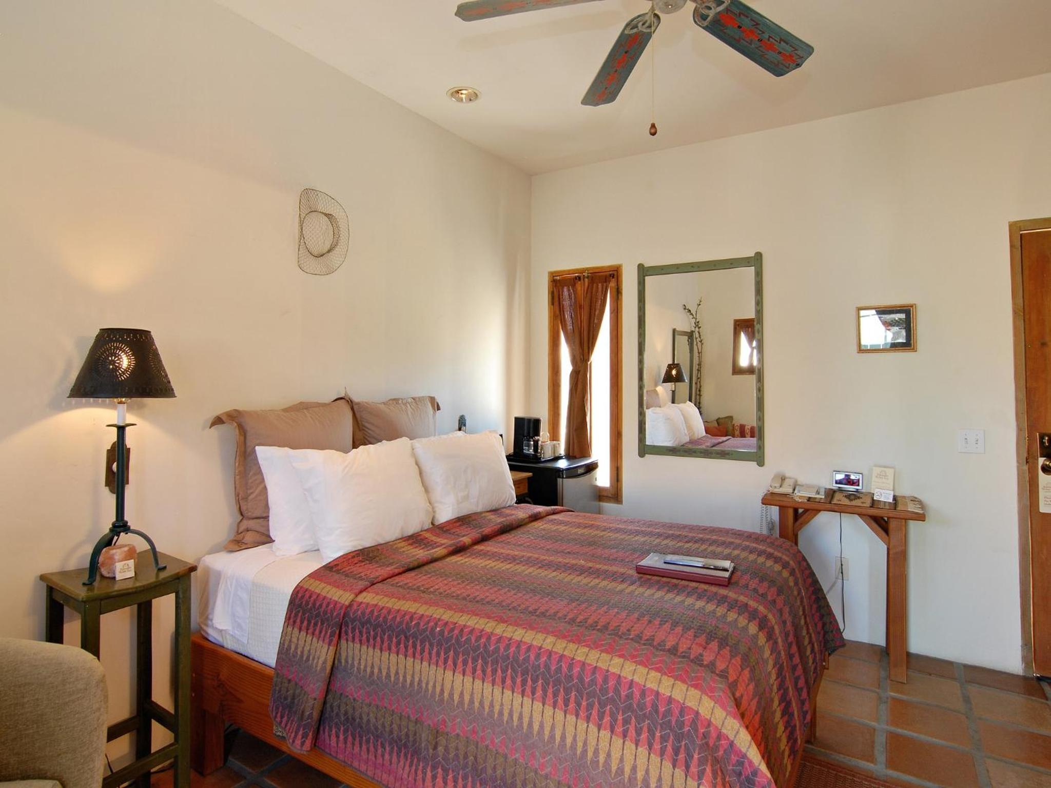 Queen Room photo 3