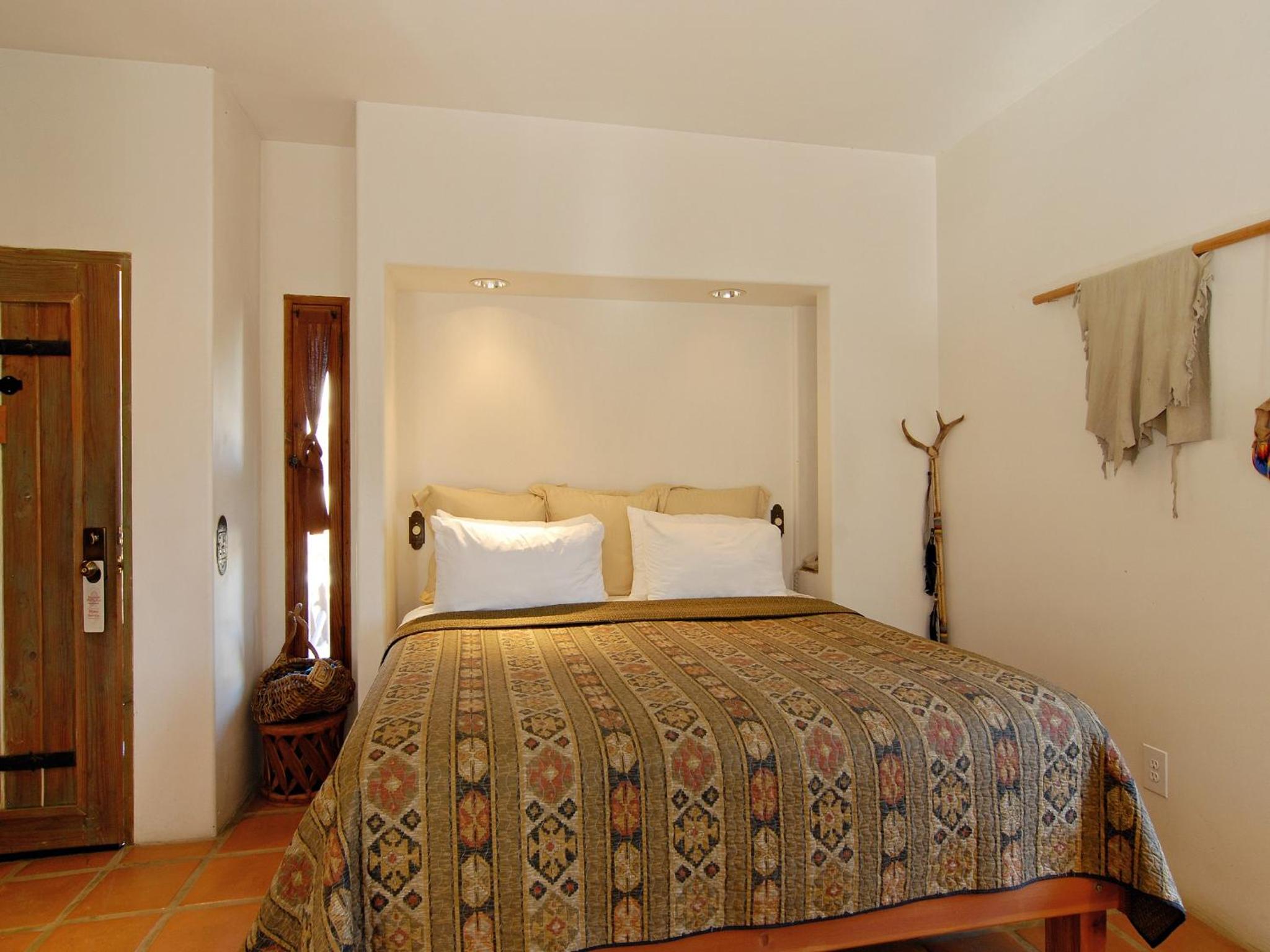 Superior King Room with Fireplace photo 1