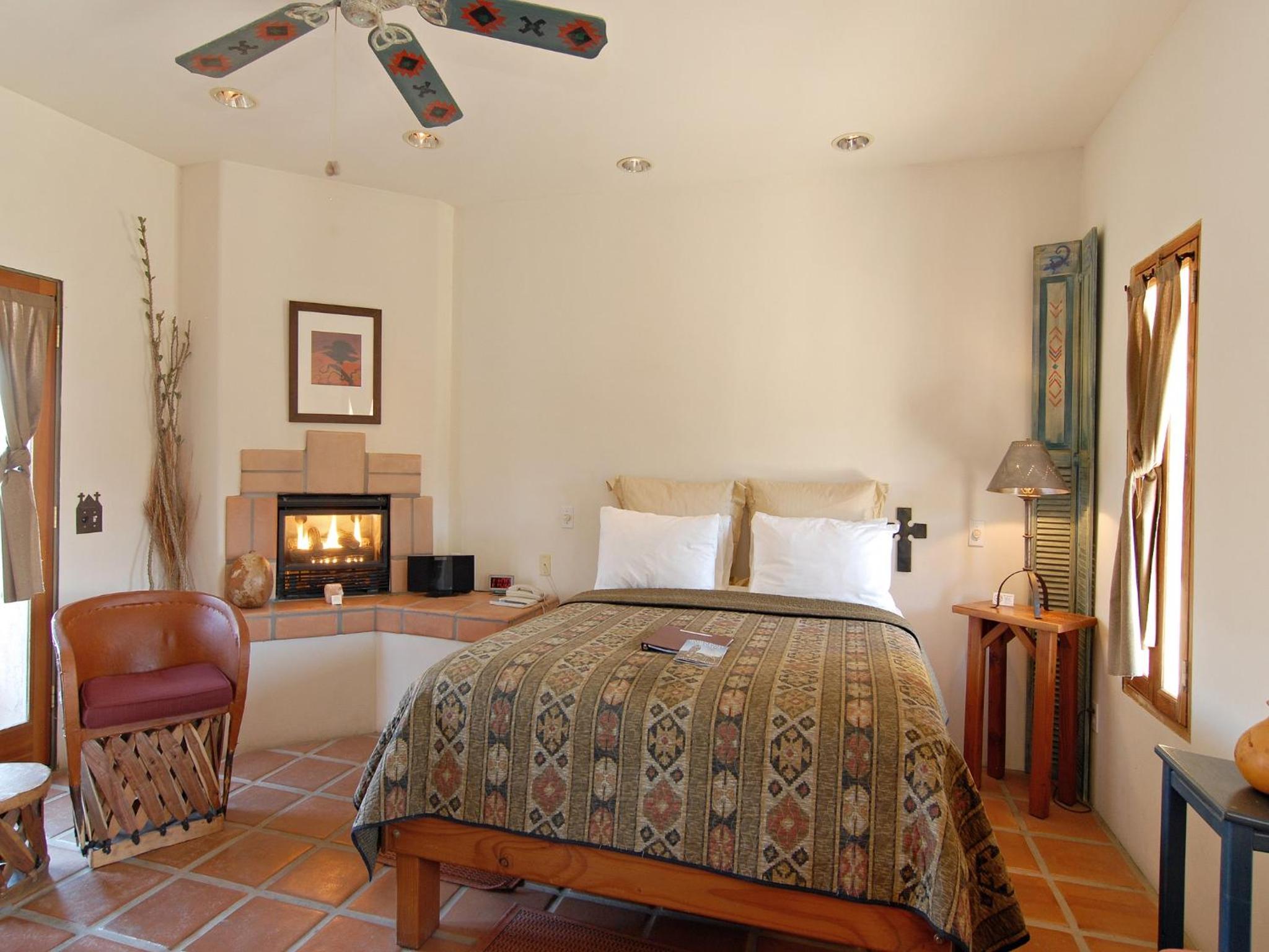 Superior Queen Room with Fireplace photo 3