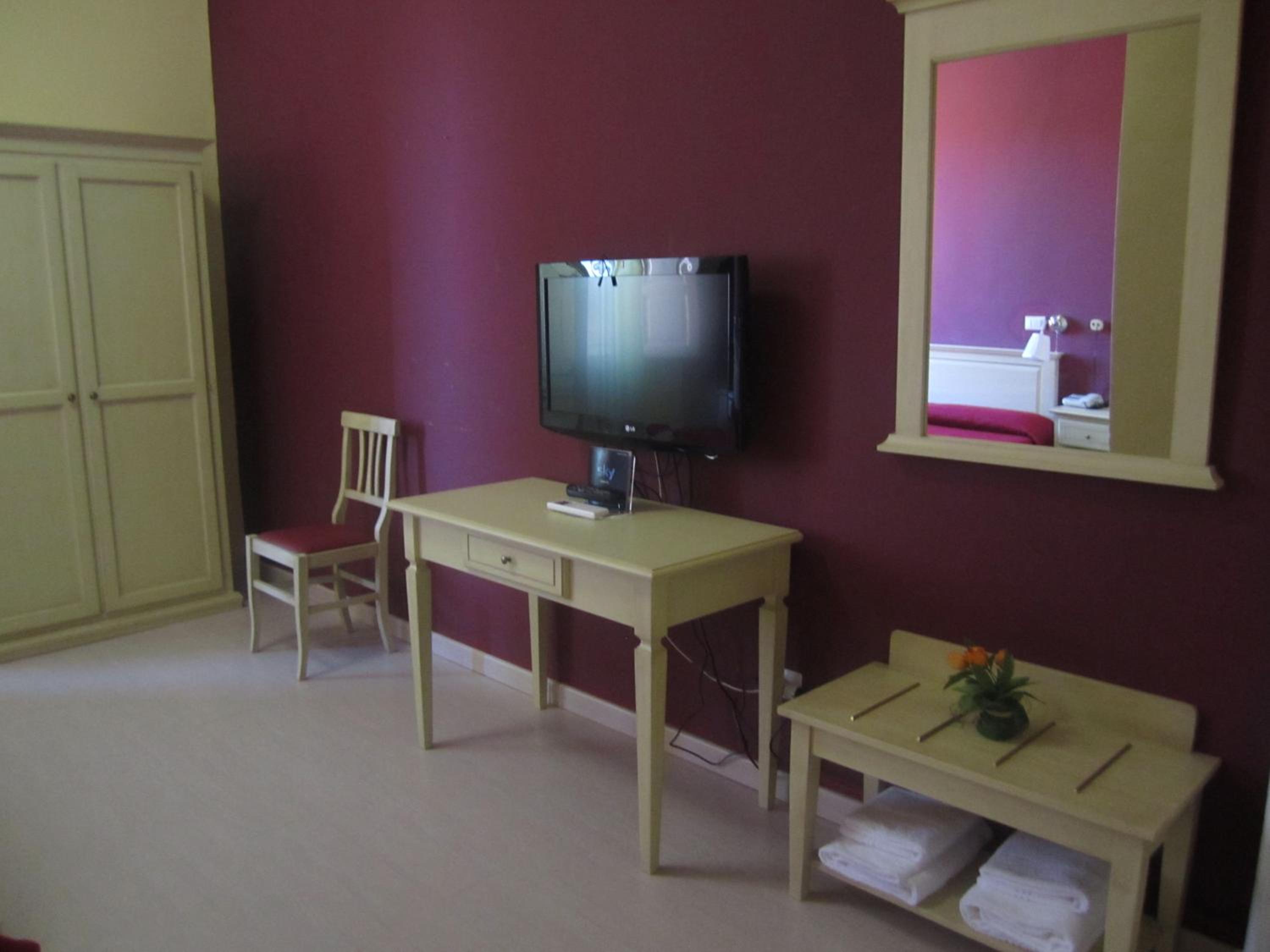 Triple Room with Private Bathroom photo 3