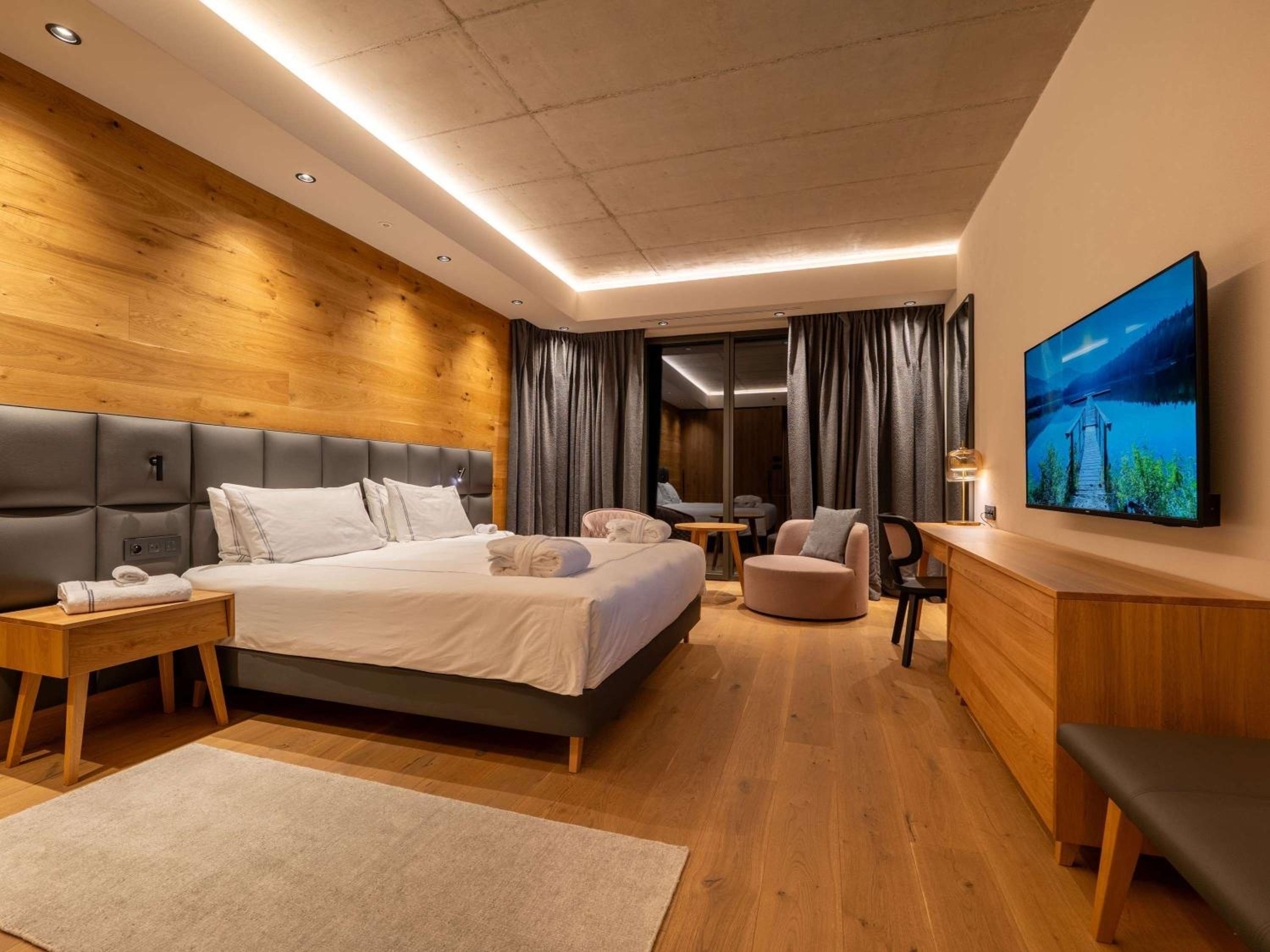 Swiss Advantage Room - Mobility Accessible